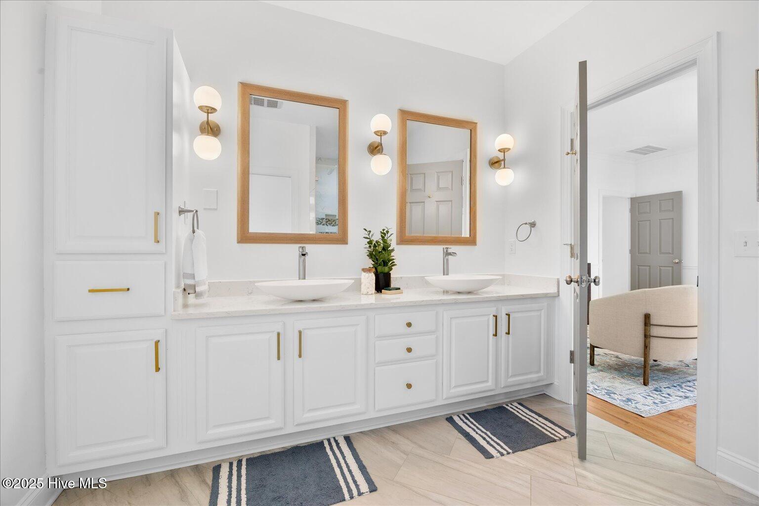 100539645 | Photo 42