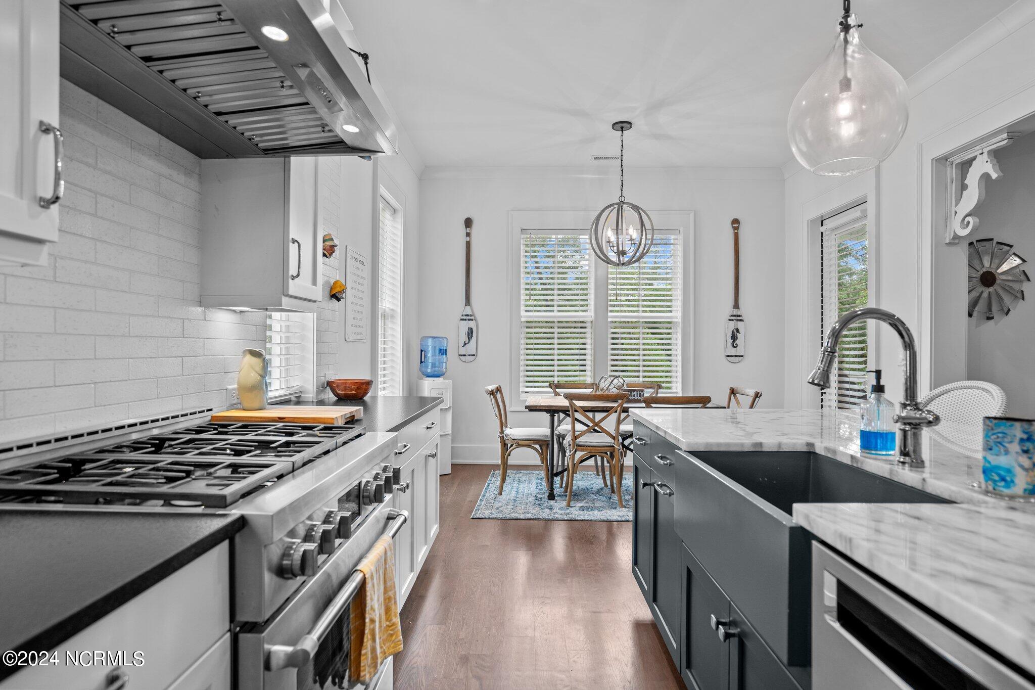 100556324 | Photo 12