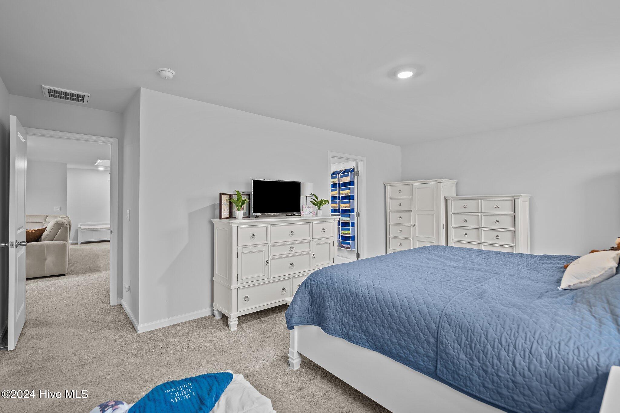 100557266 | Photo 30