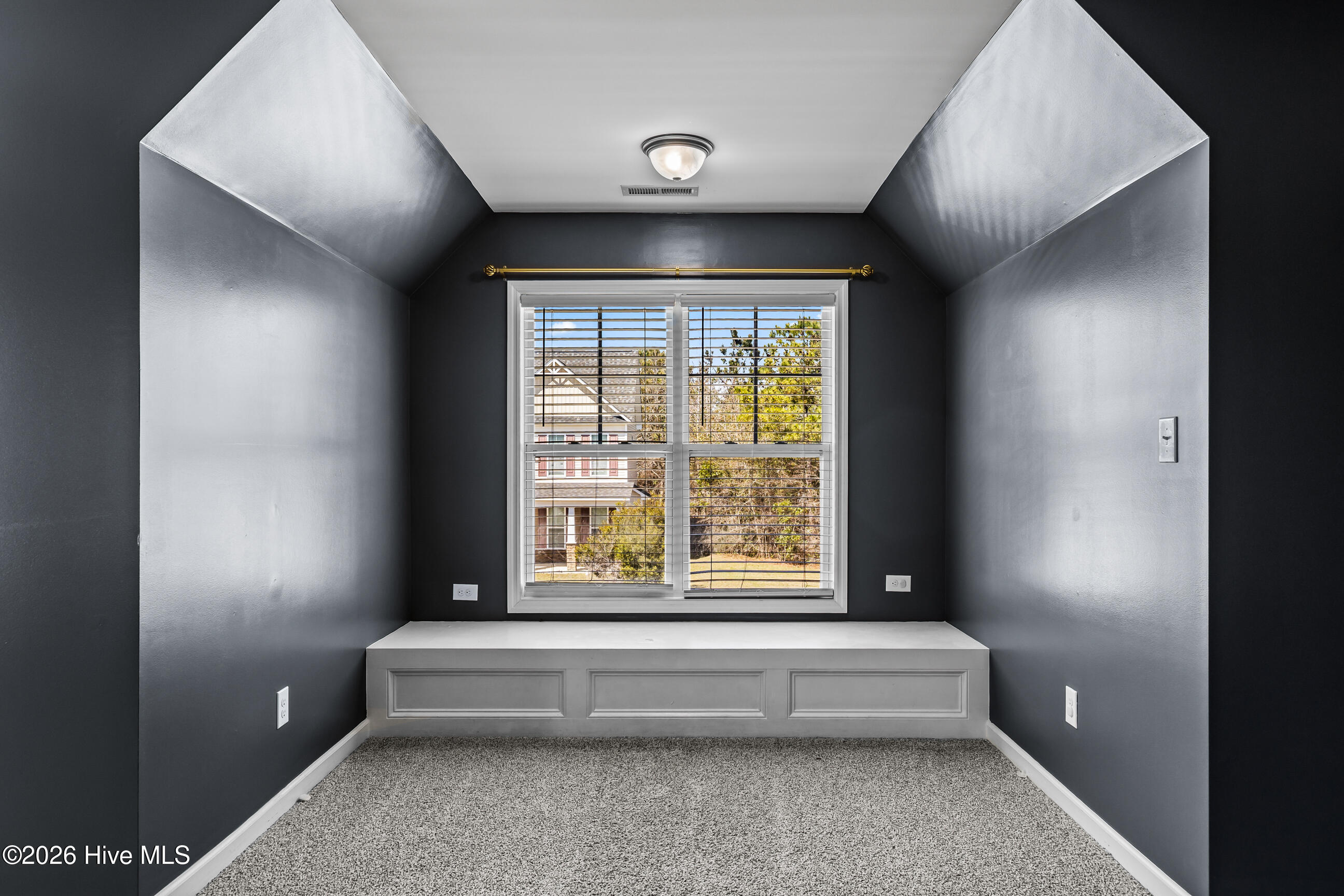 100562604 | Photo 21