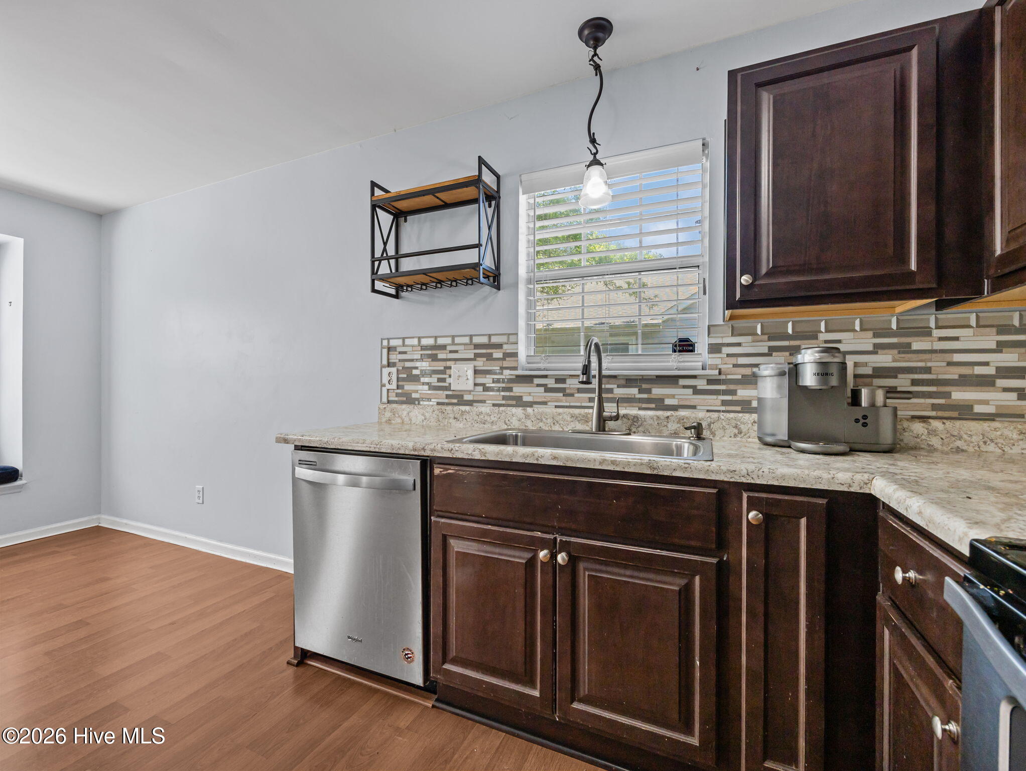 100567590 | Photo 10