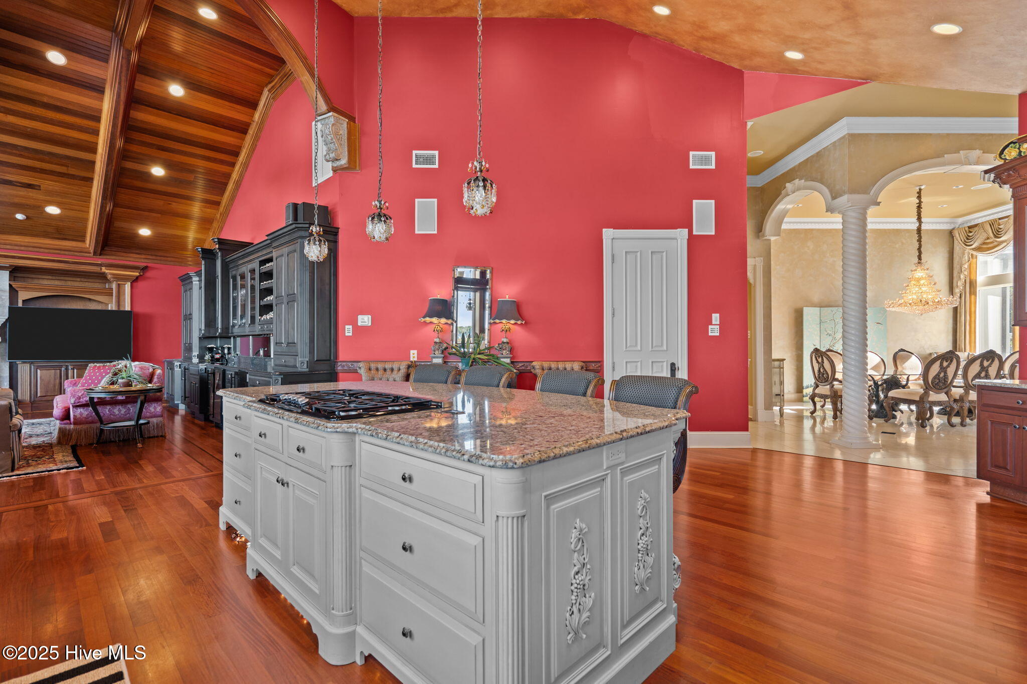 100547936 | Photo 21