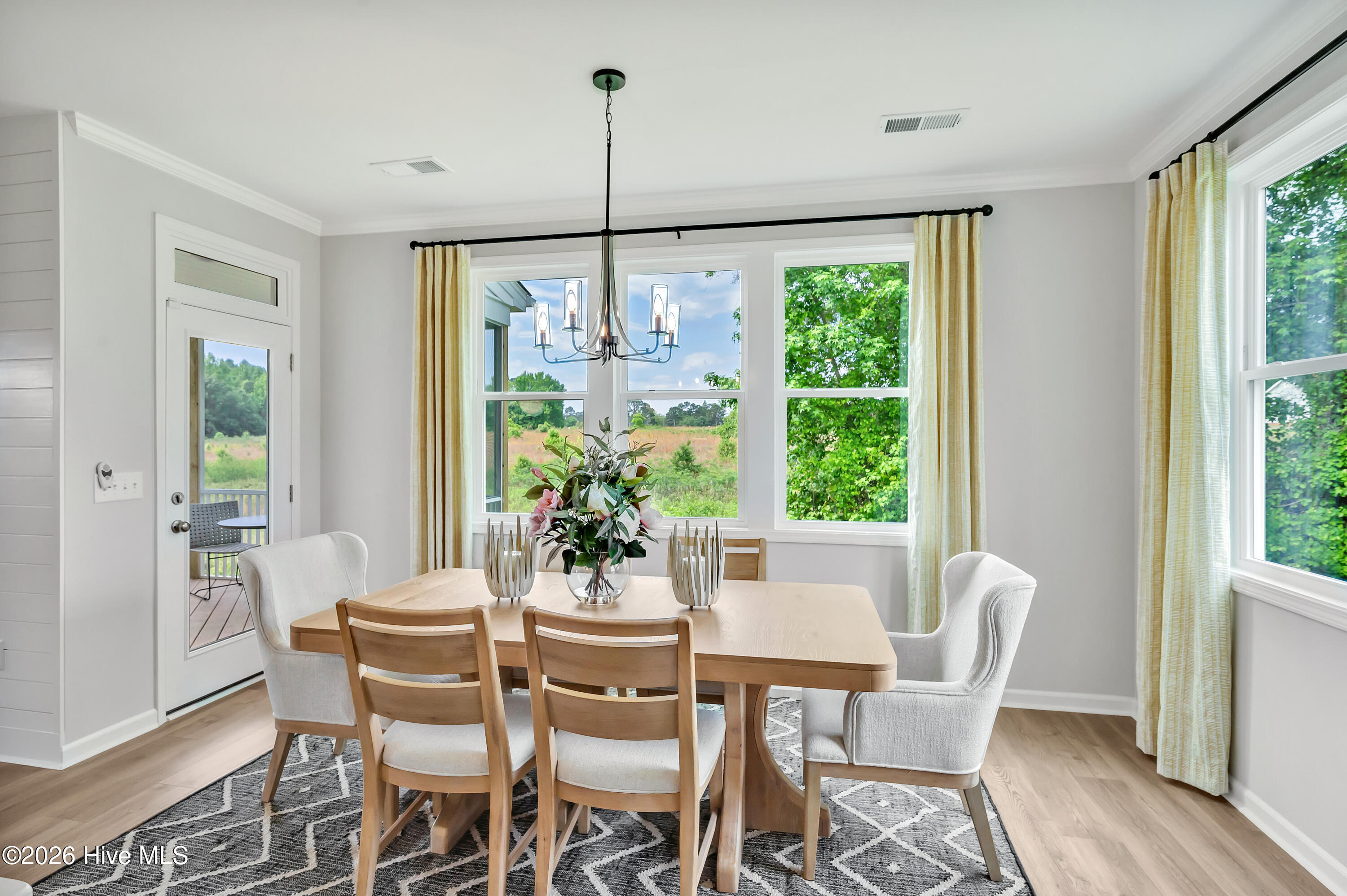 100548090 | Photo 12