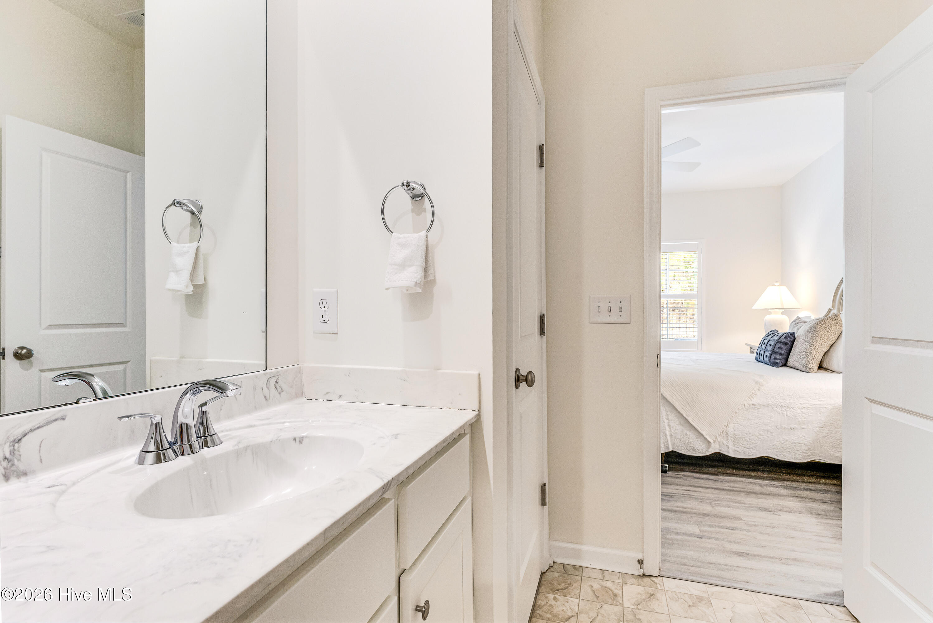 100562750 | Photo 25