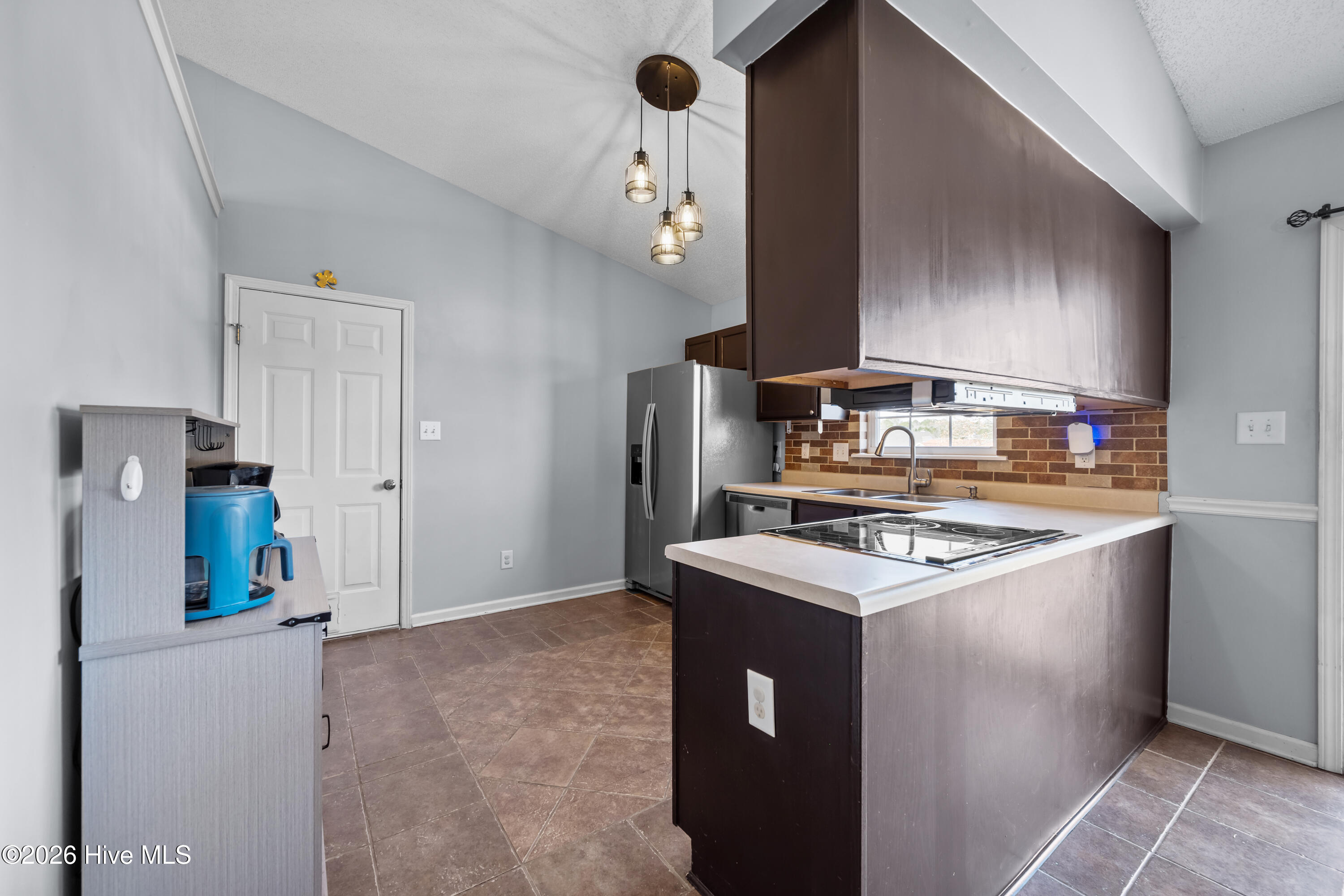 100556999 | Photo 16