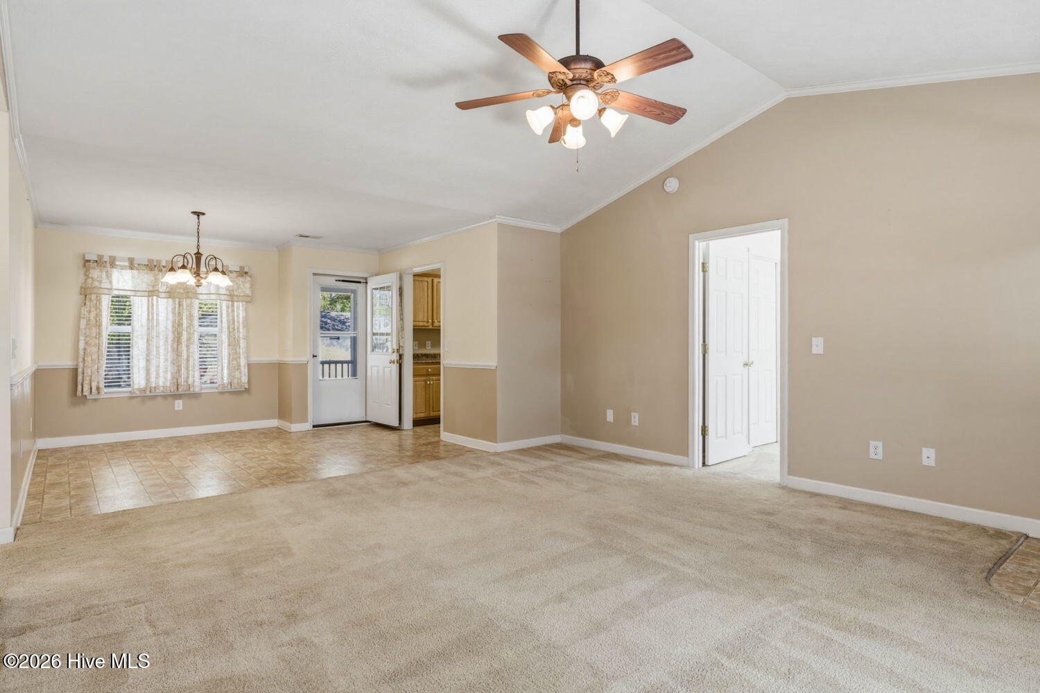 100555280 | Photo 18