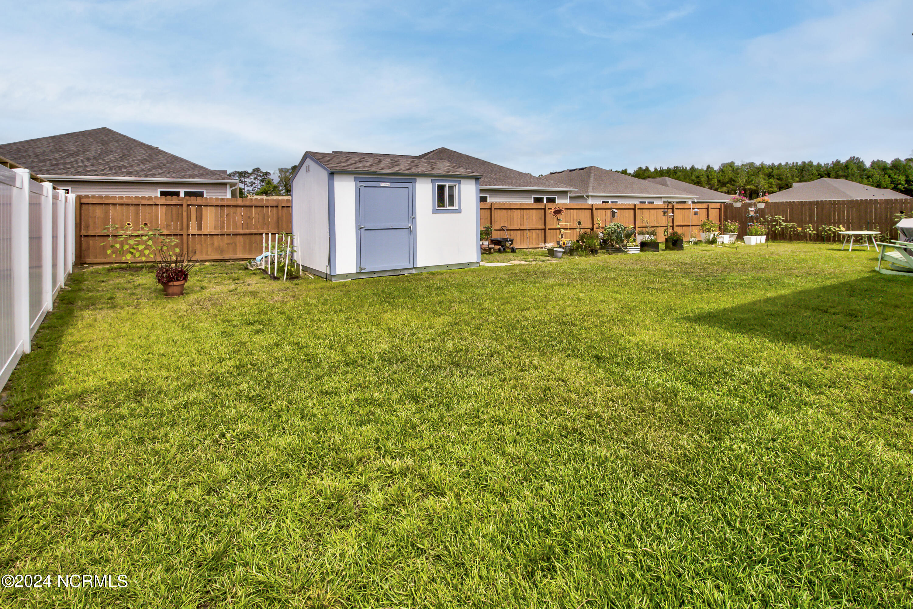 100563722 | Photo 33