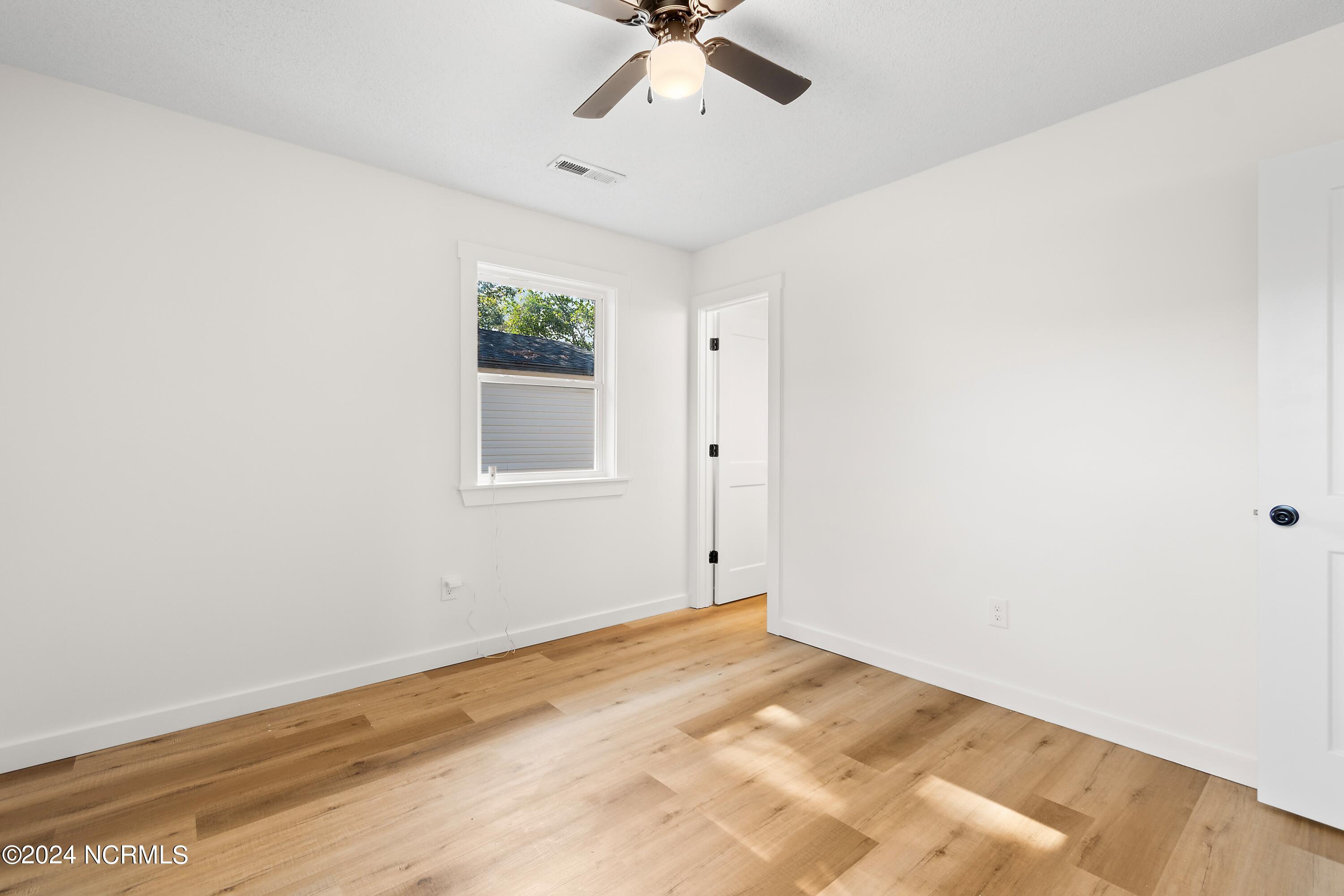 100563573 | Photo 36