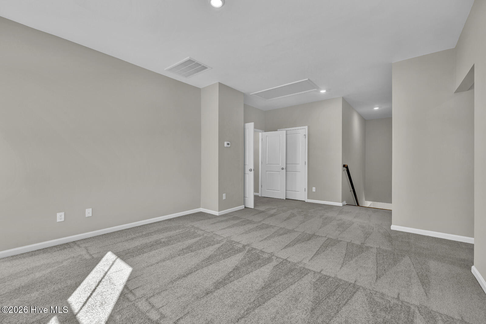 100527209 | Photo 25