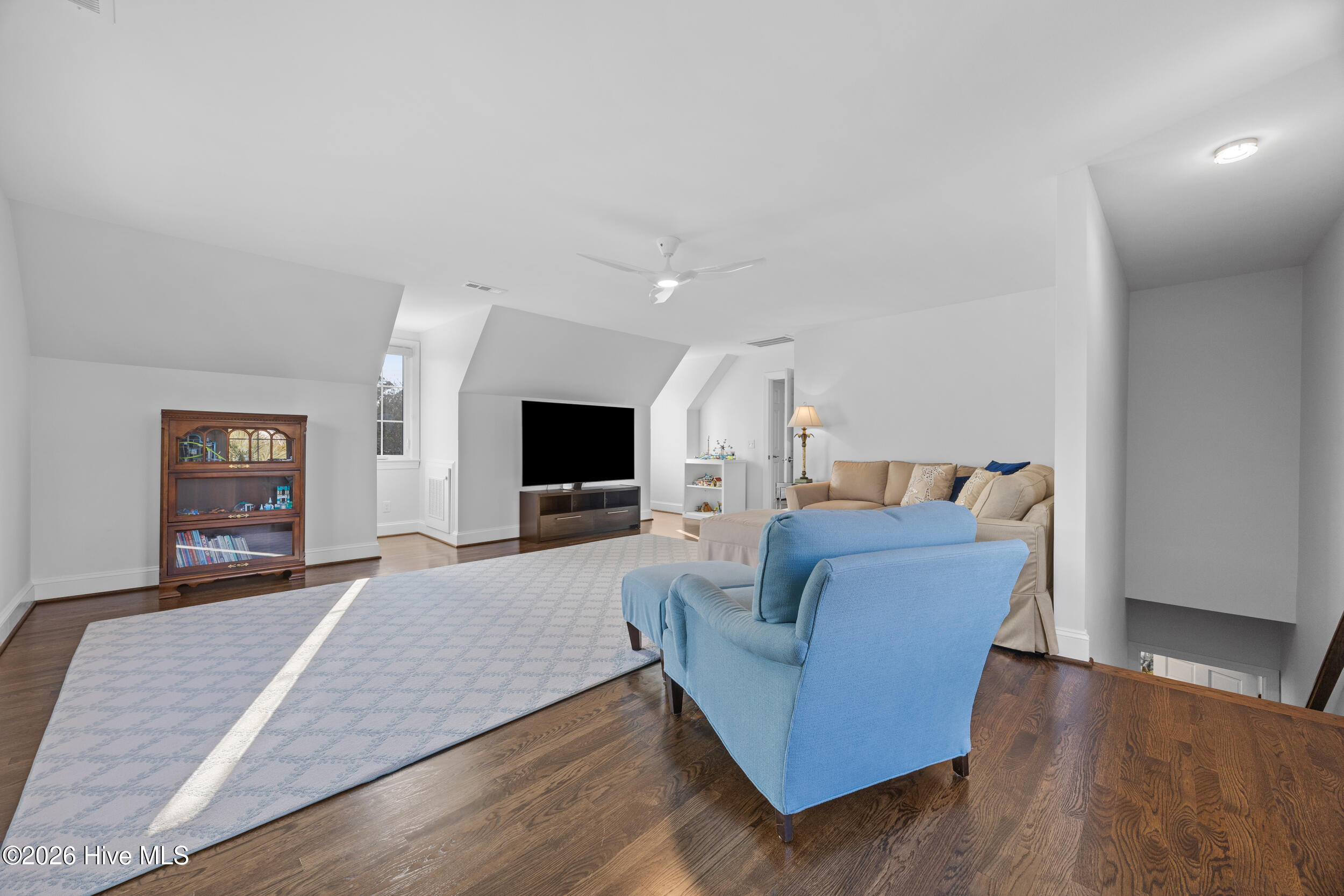 100553782 | Photo 55