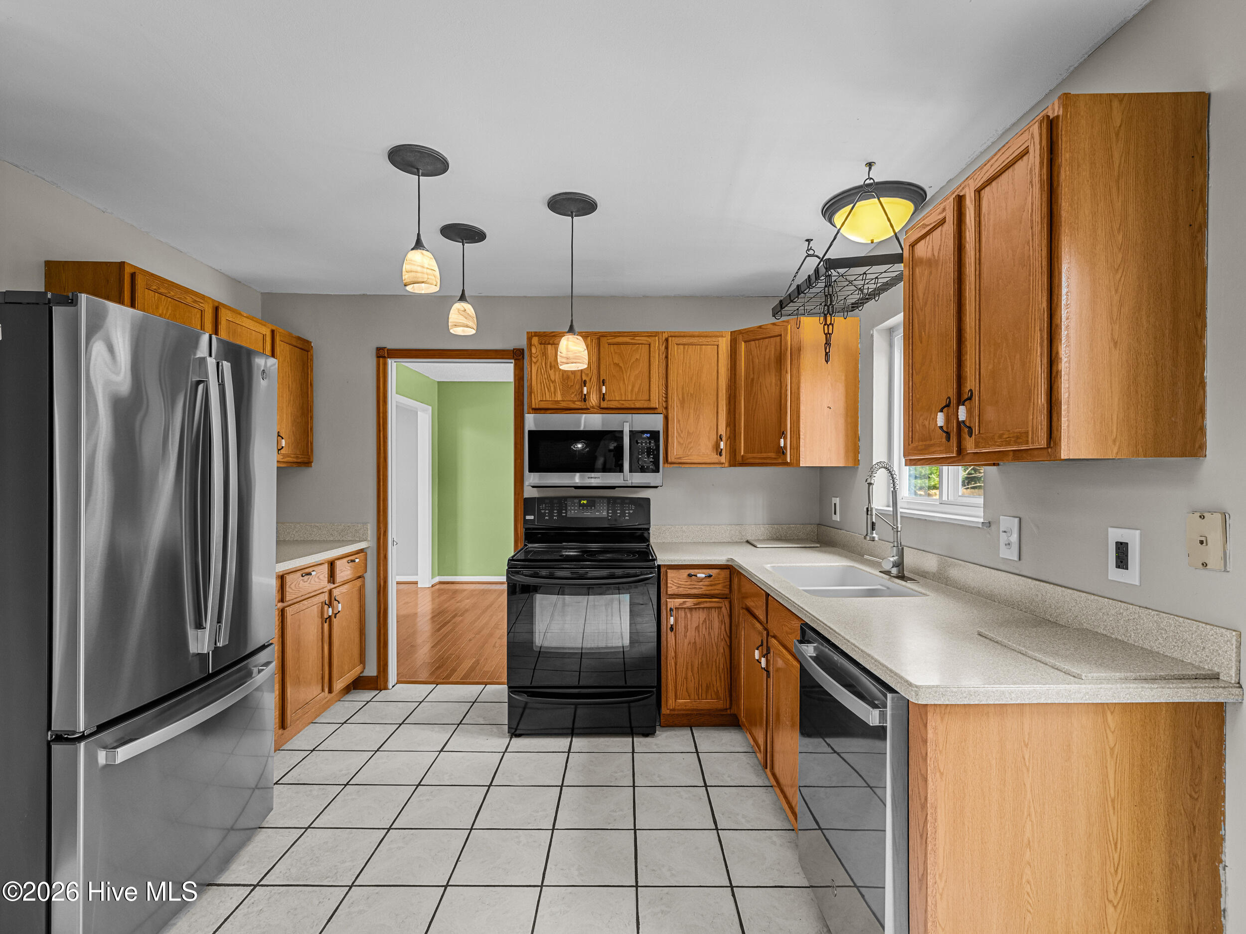 100561743 | Photo 14