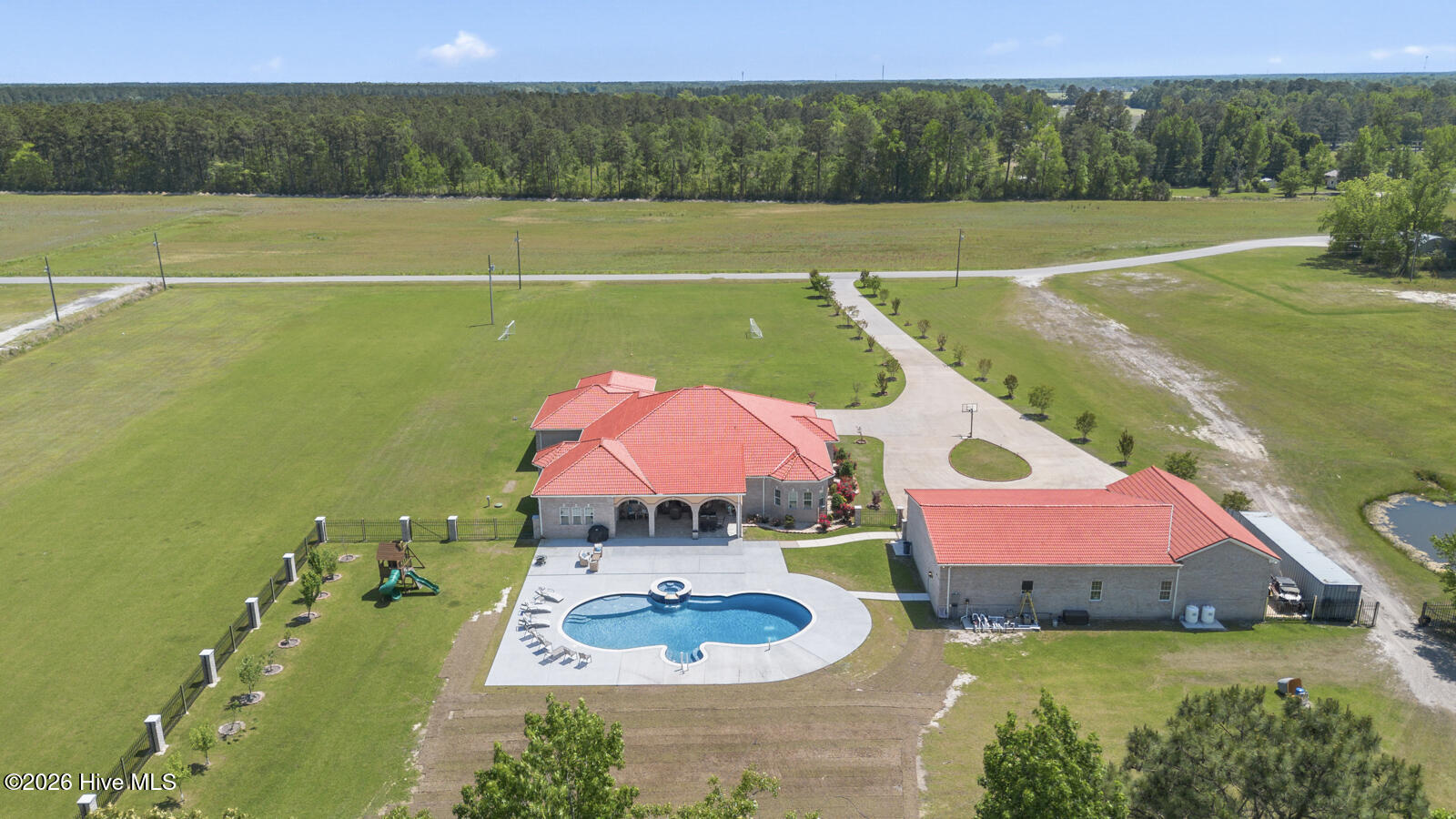 100546022 | Photo 81