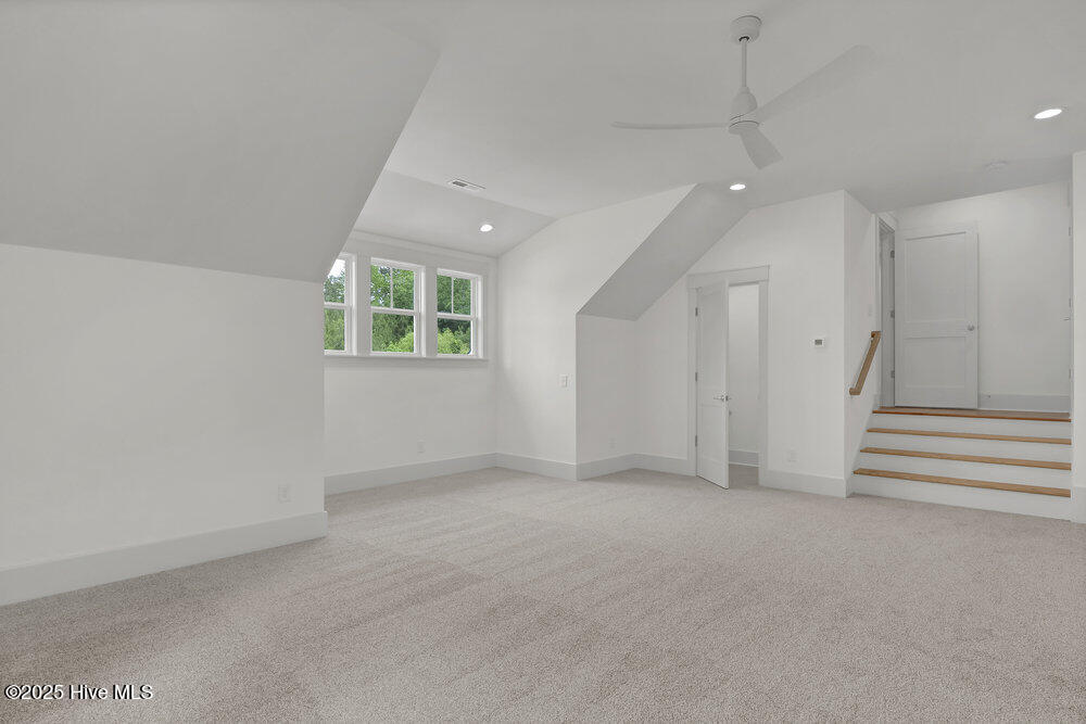 100509390 | Photo 32