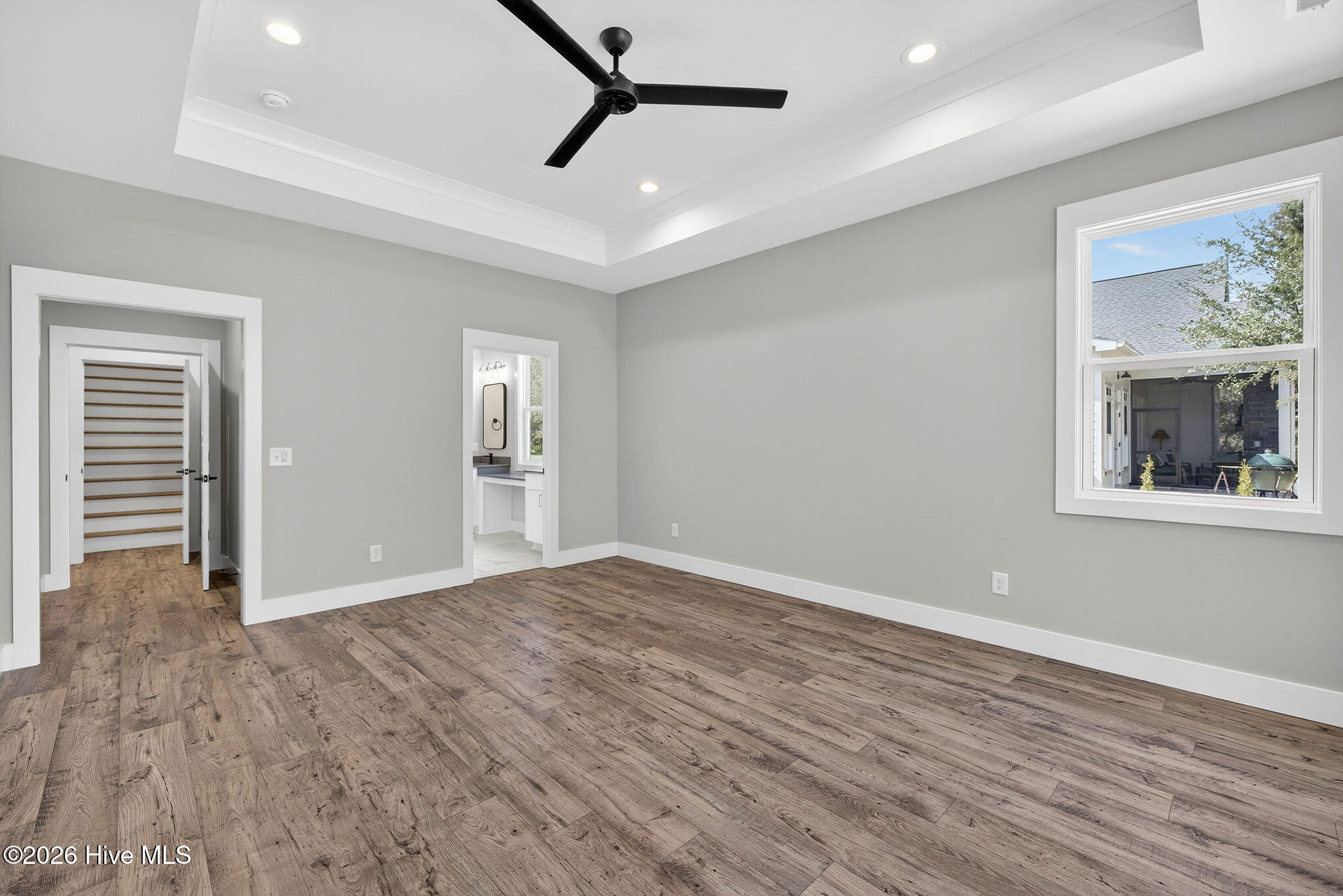 100560917 | Photo 21