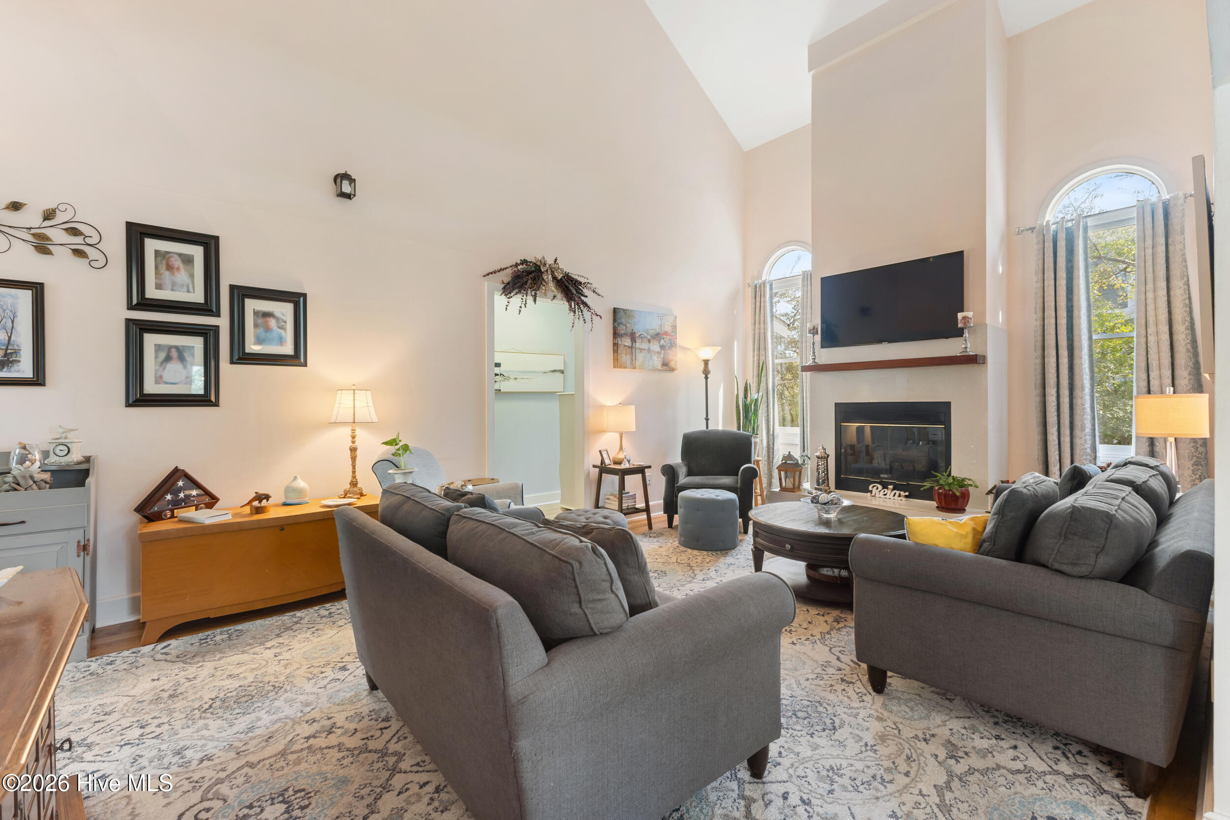 100560648 | Photo 11