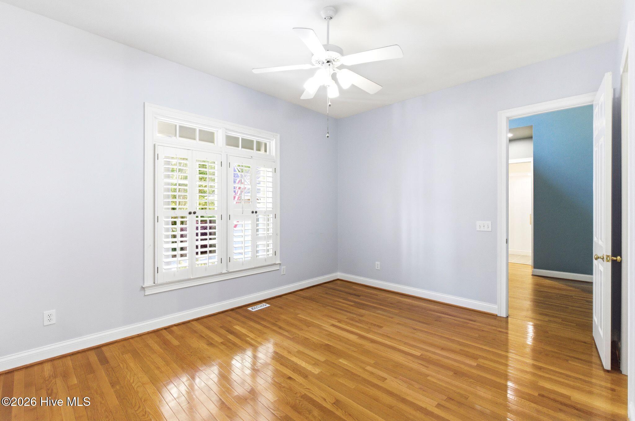 100567139 | Photo 33