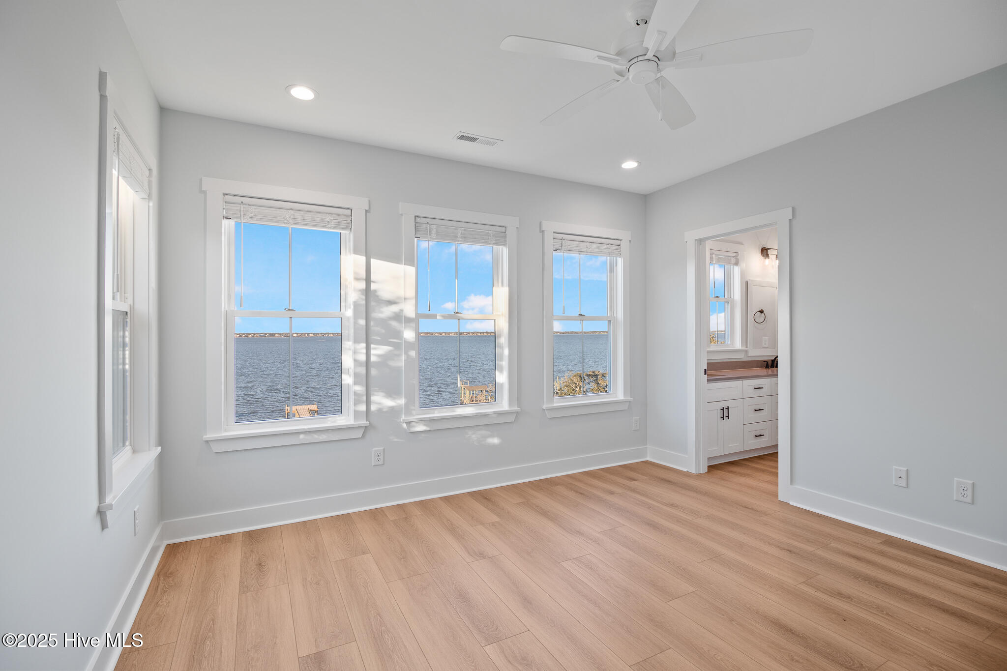 100568603 | Photo 19