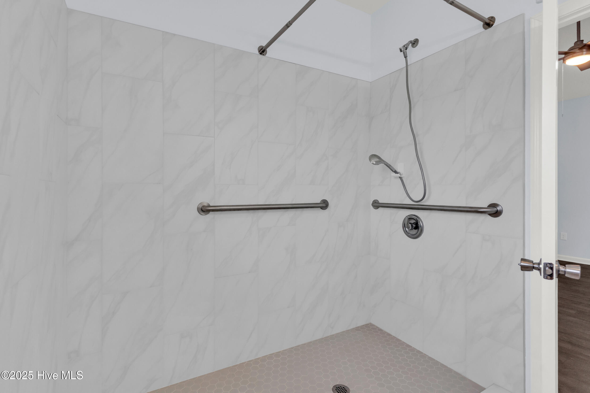 100546029 | Photo 17