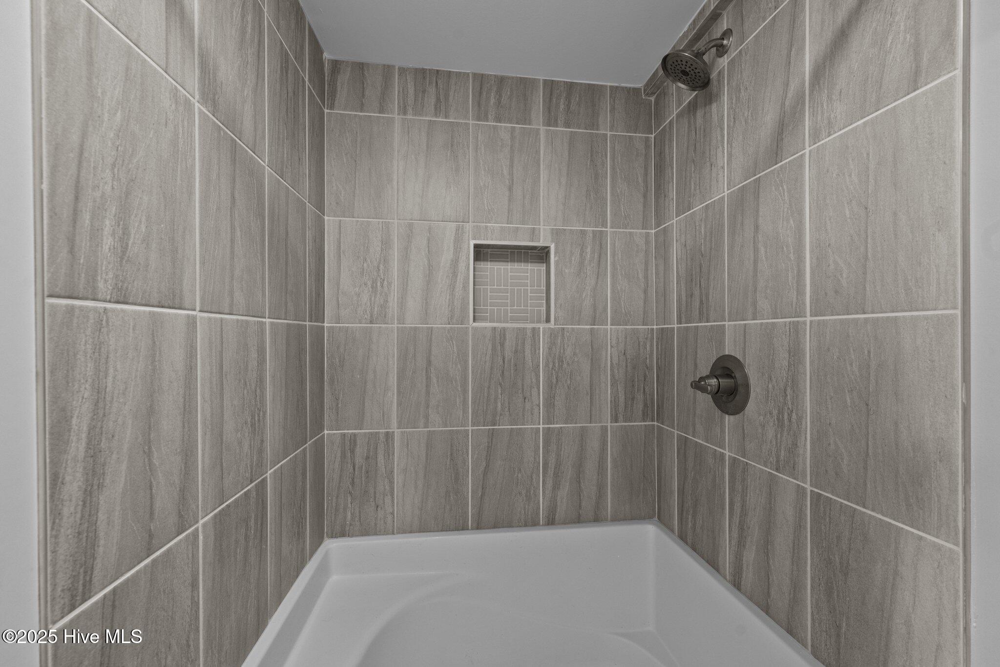 100501039 | Photo 32