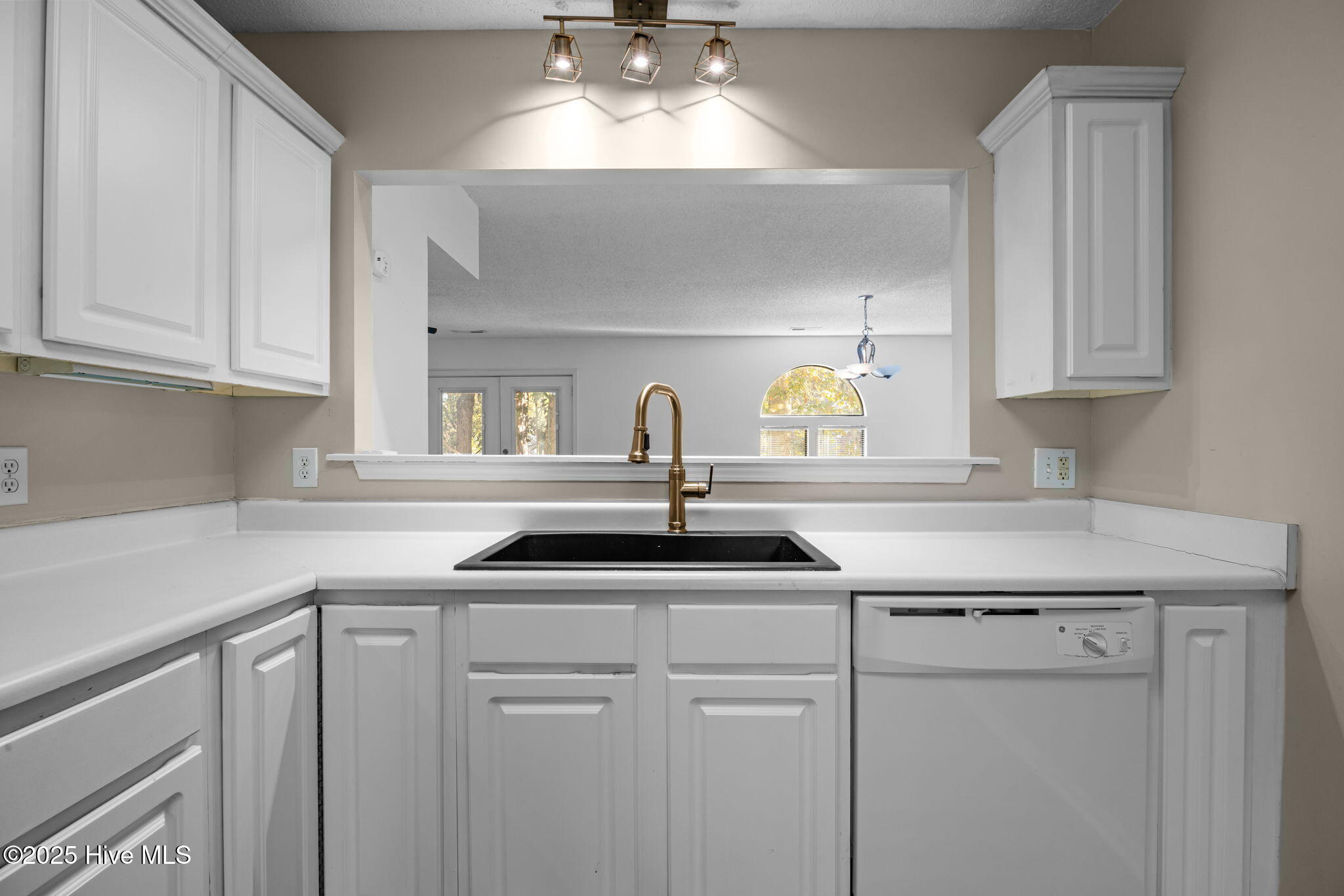 100543973 | Photo 13