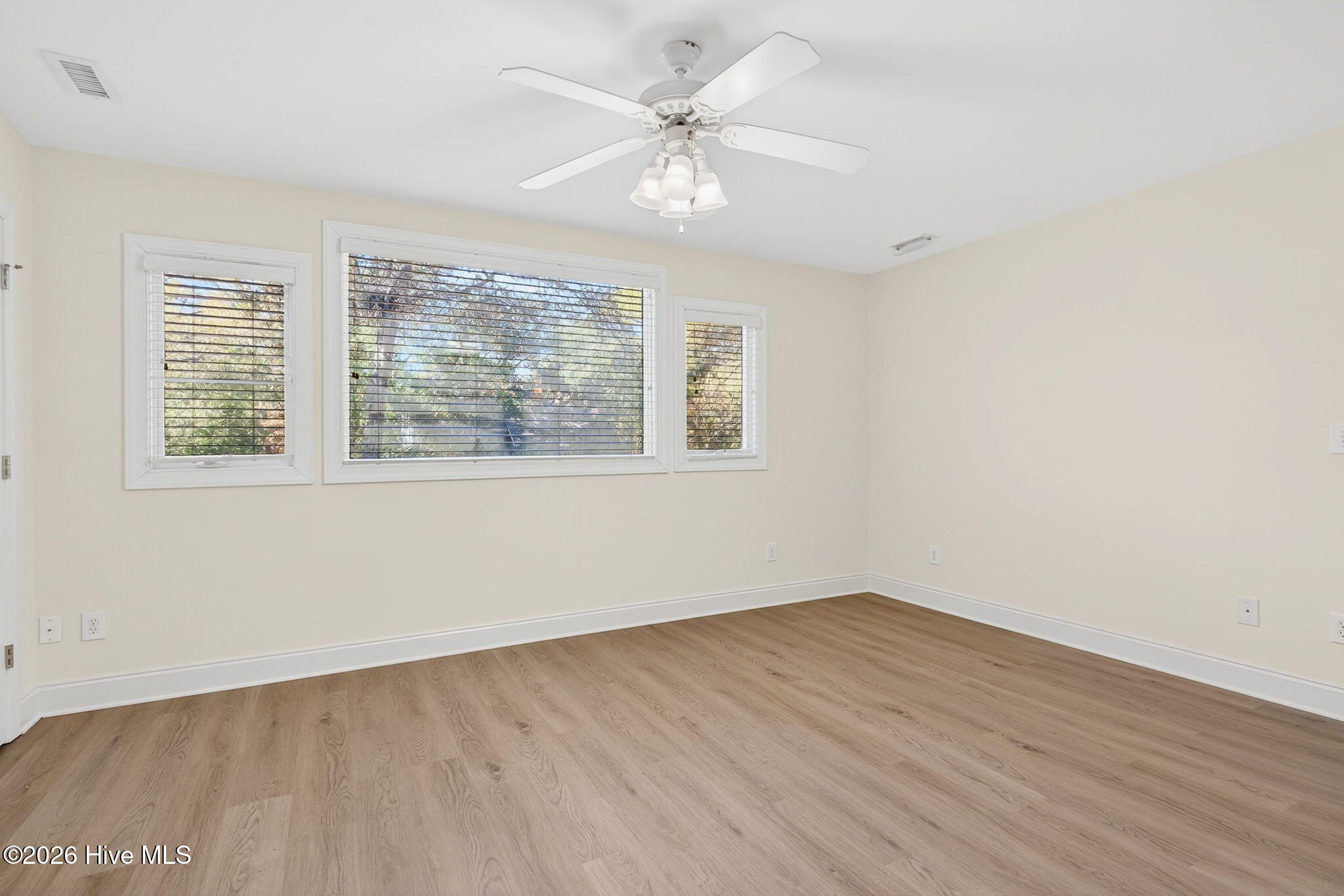 100553475 | Photo 38