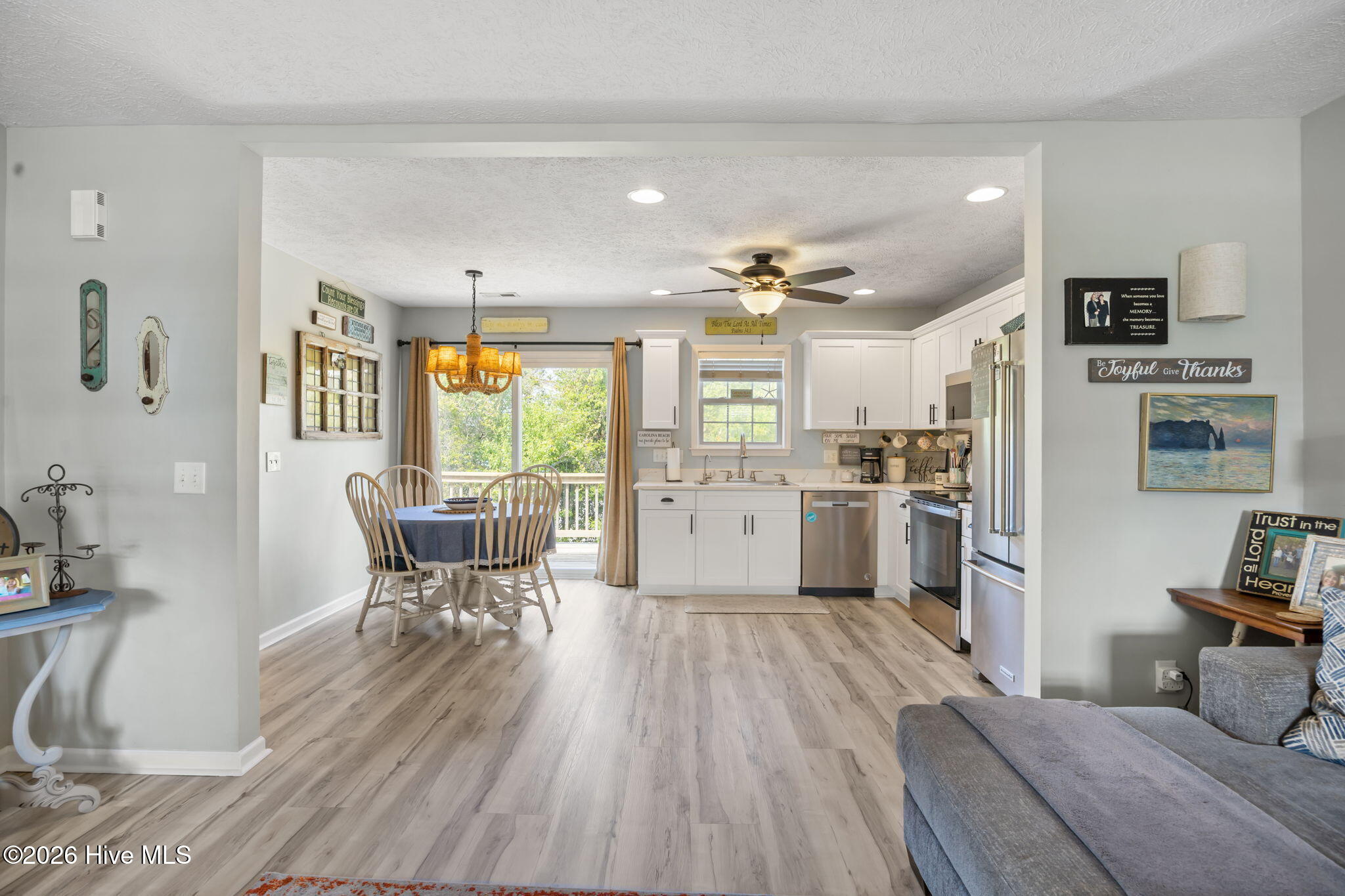 100566425 | Photo 14