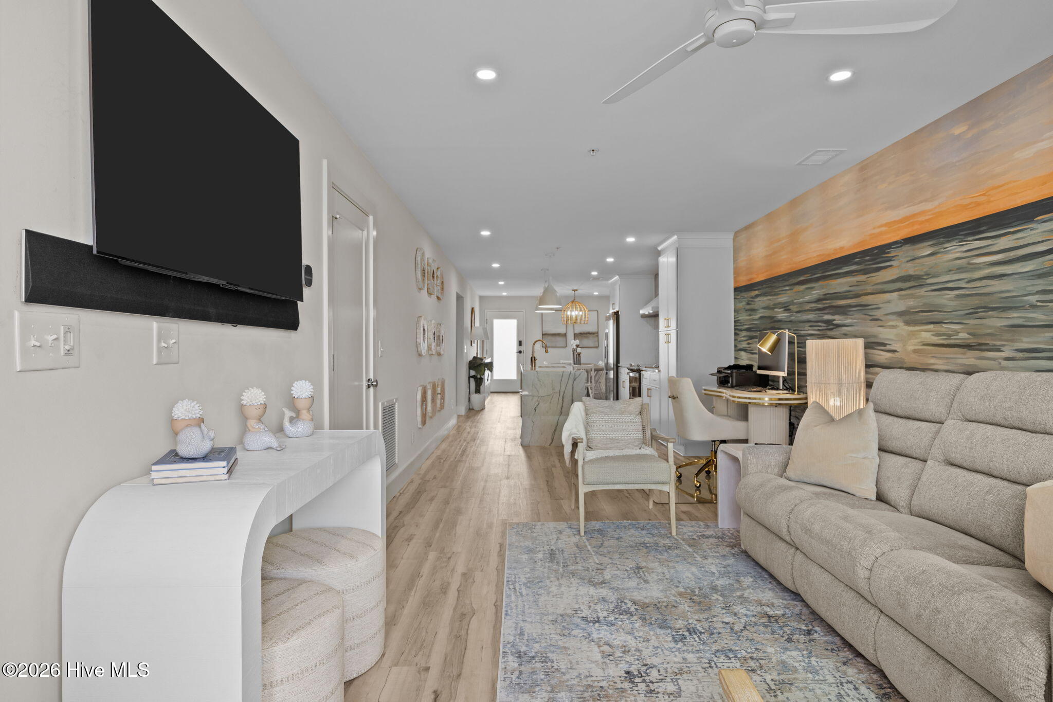 100566636 | Photo 15