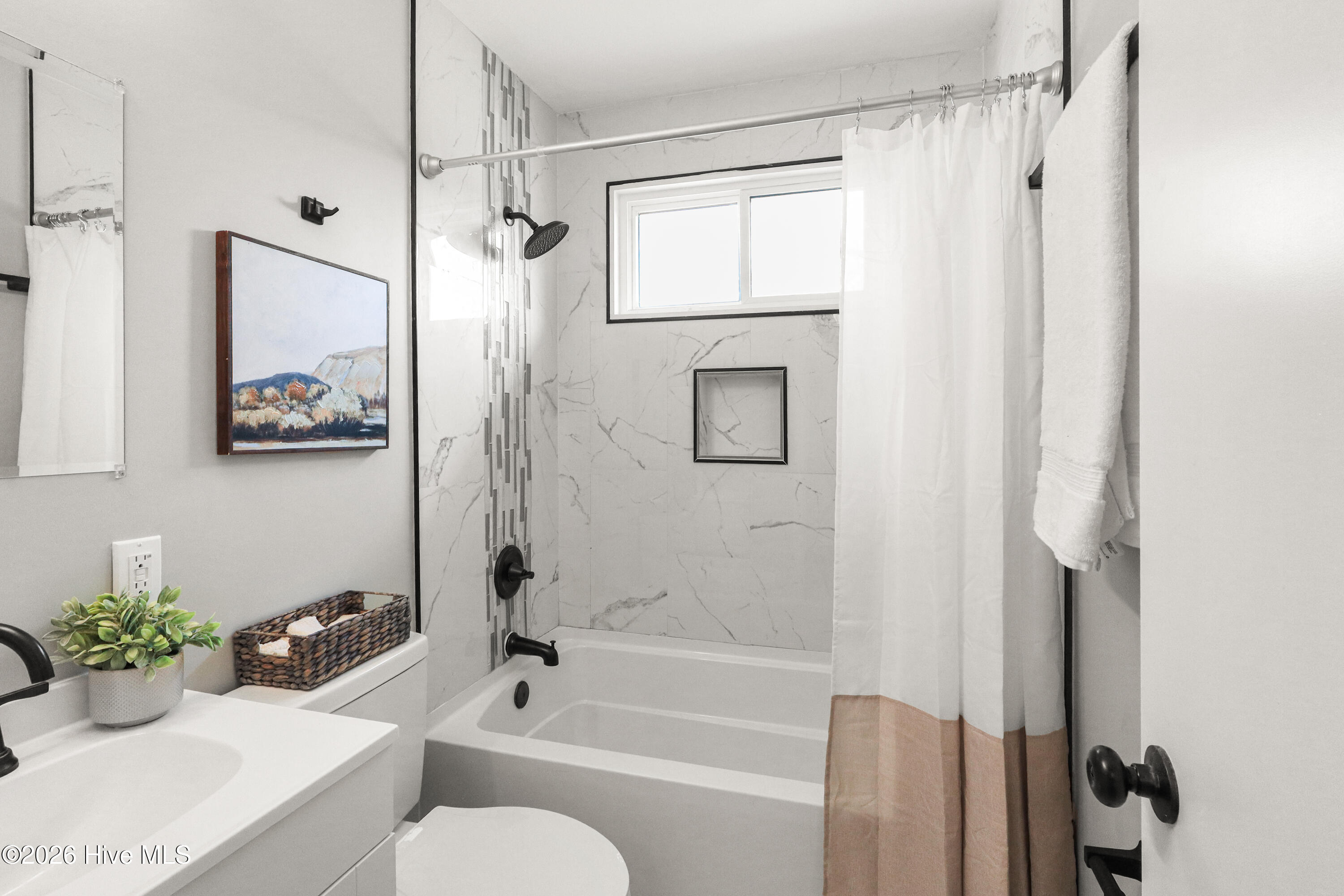 100562432 | Photo 22