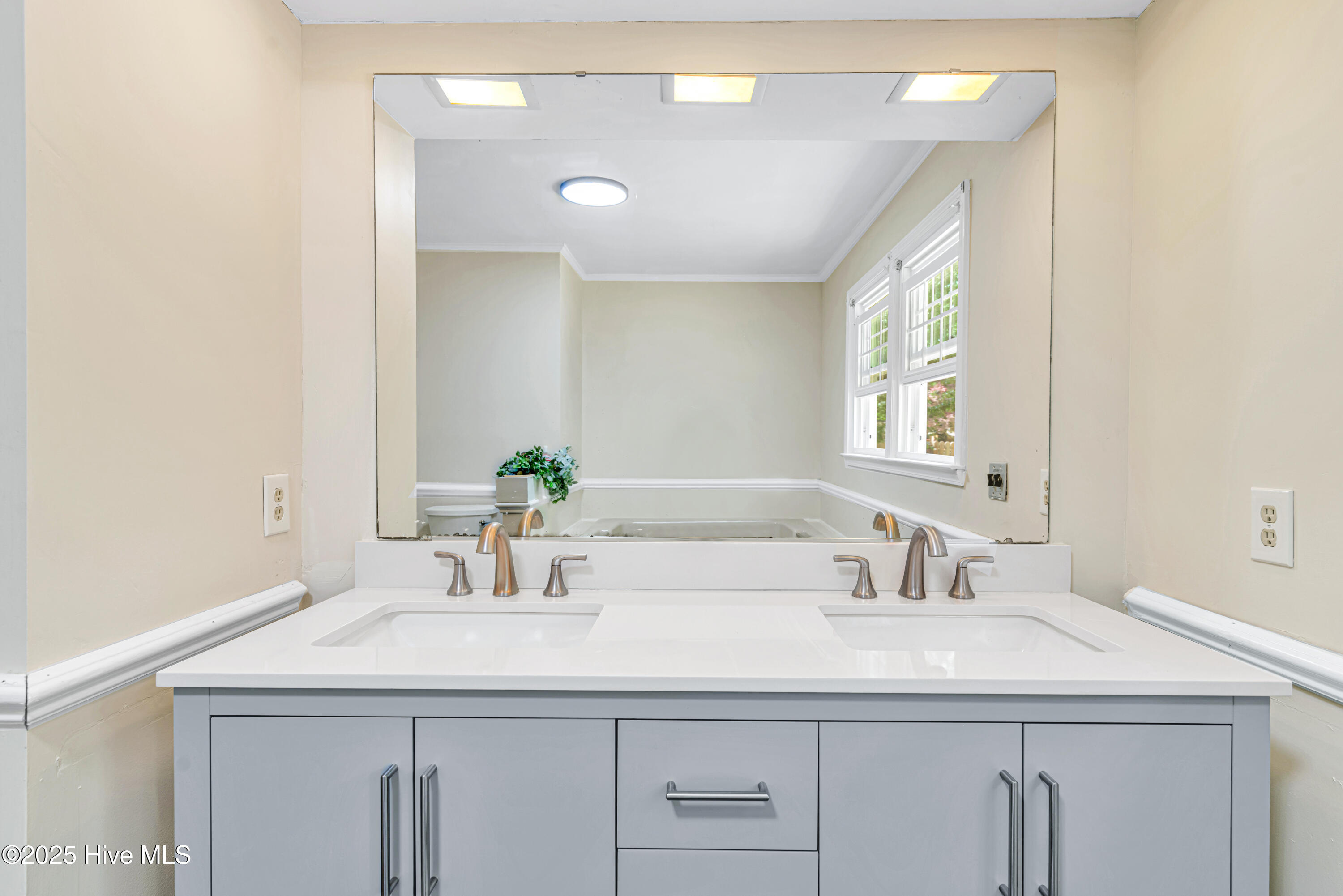 100536398 | Photo 37