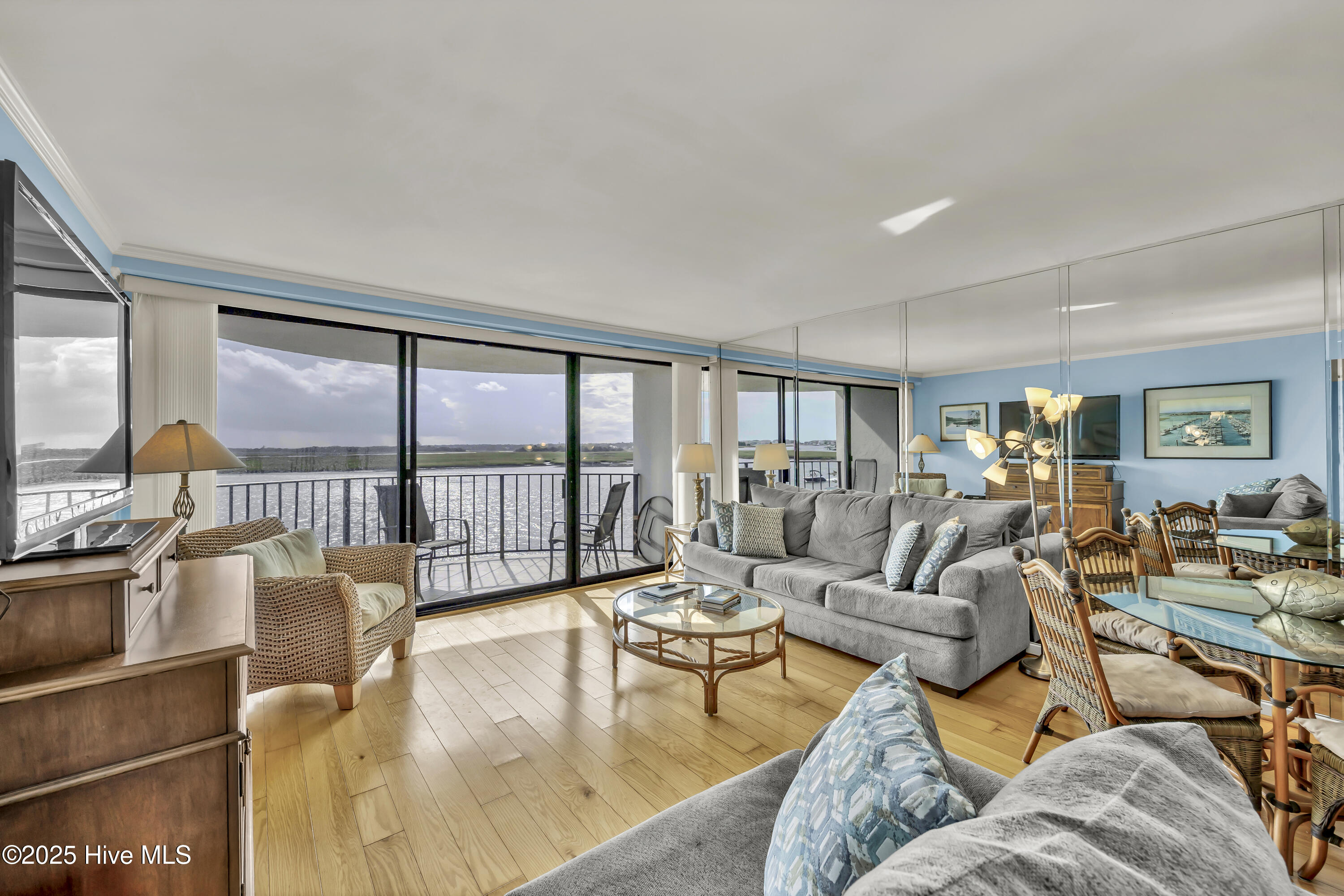 100549475 | Photo 36