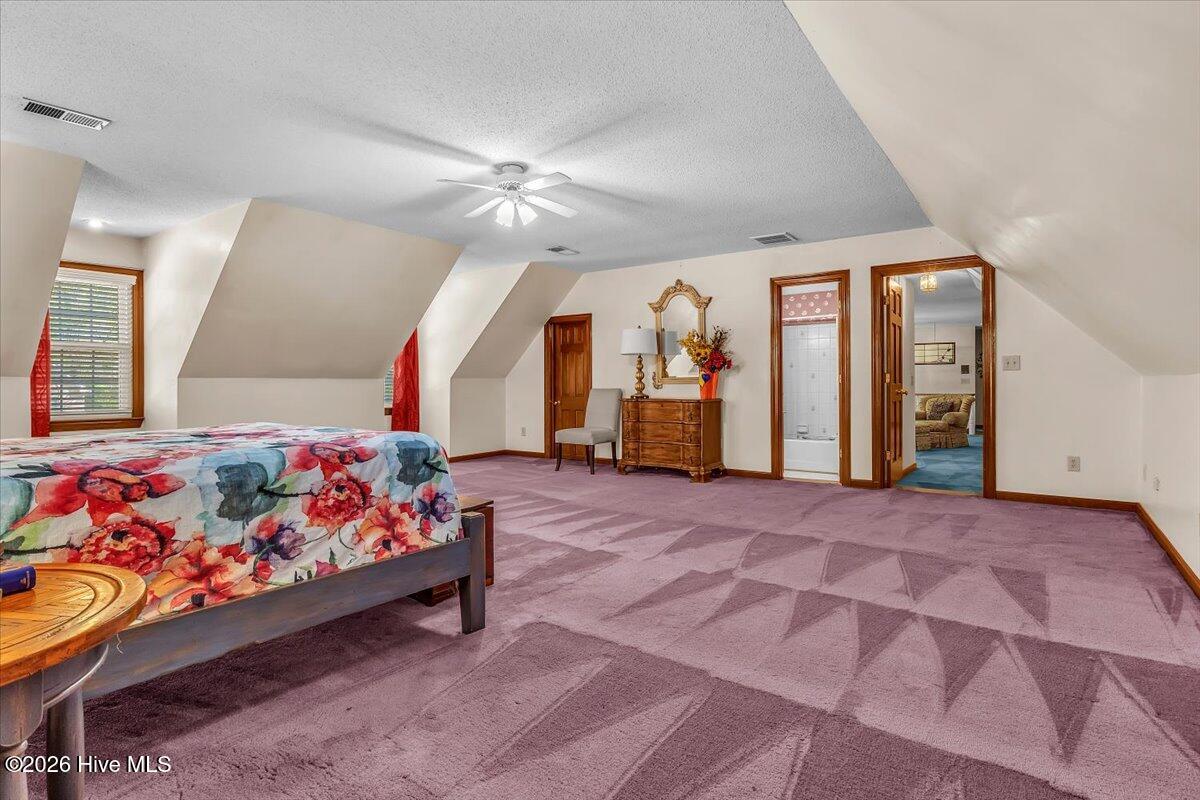 100565591 | Photo 61