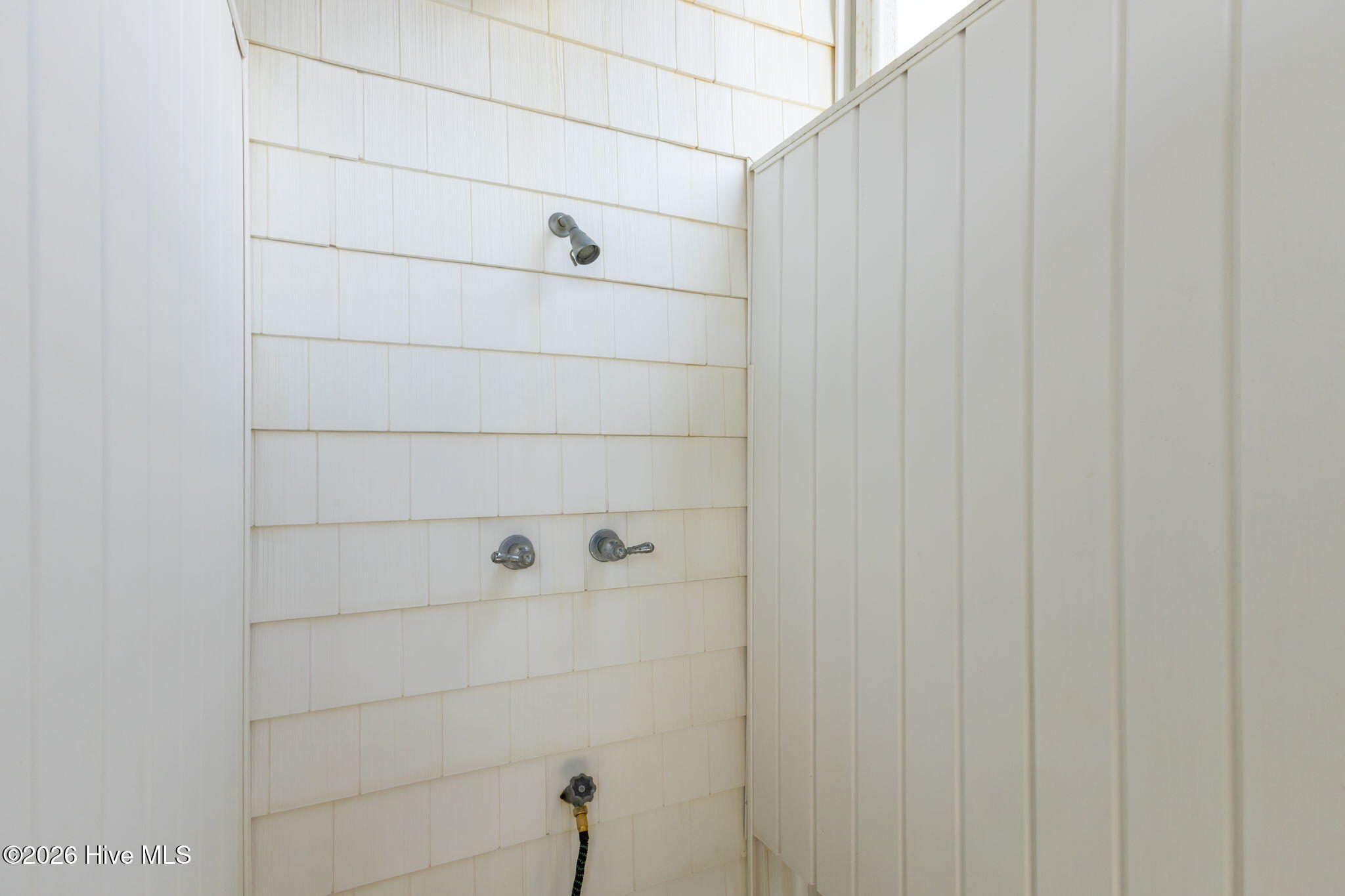 100563180 | Photo 47