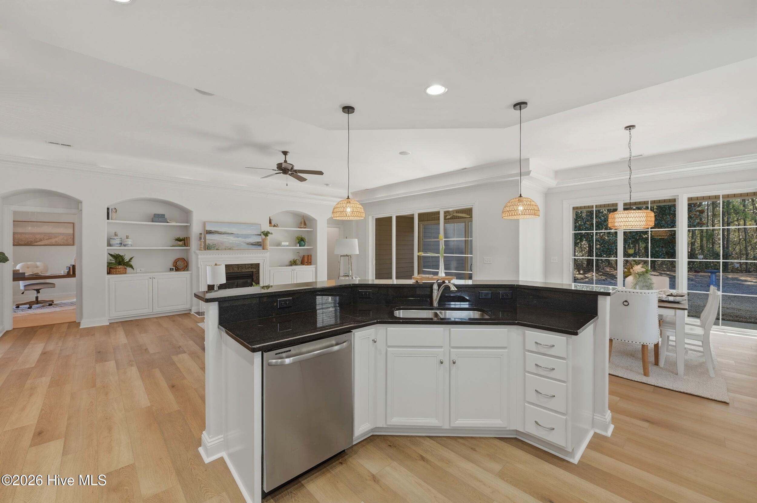 100556965 | Photo 16