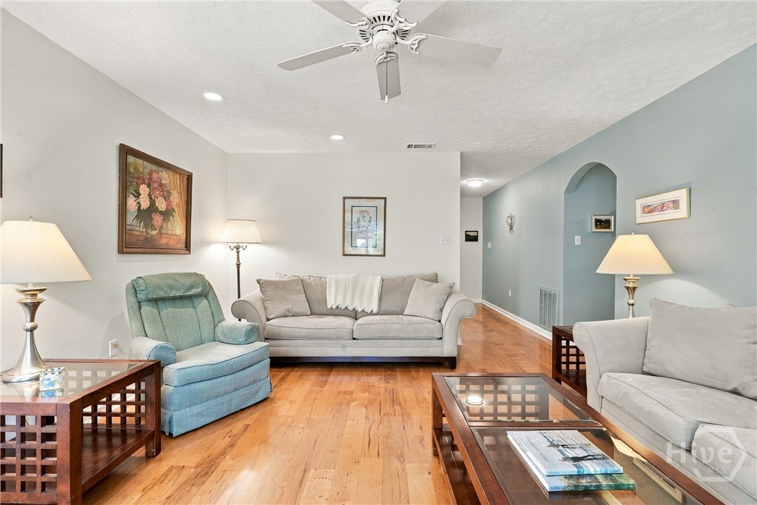 Photo 4 of Single family home for sale at 10 Chantilly Ct, Savannah, GA 31419 | MLS# SA367230 | Listing updated on 2026-10-29