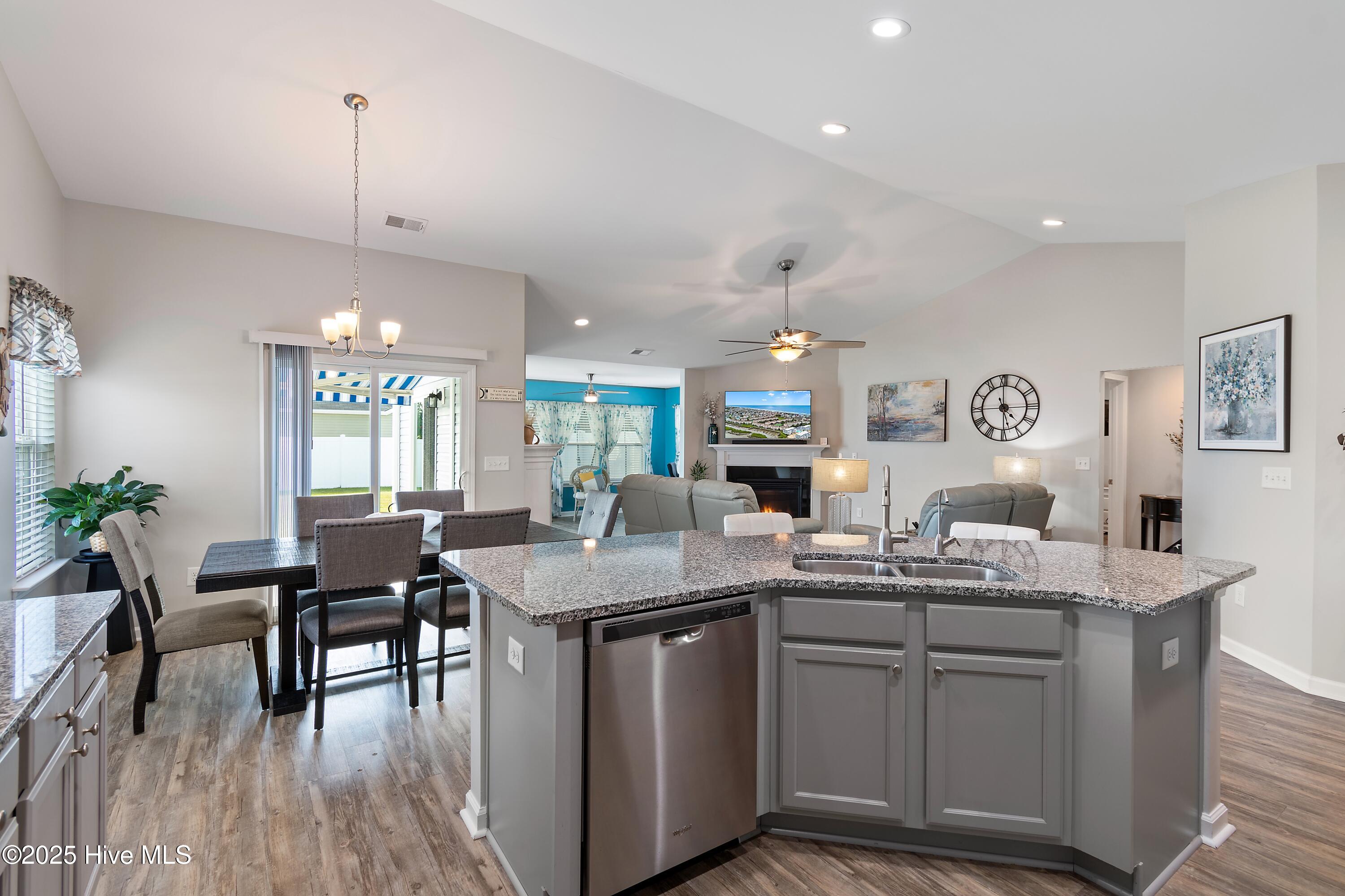 100535031 | Photo 17