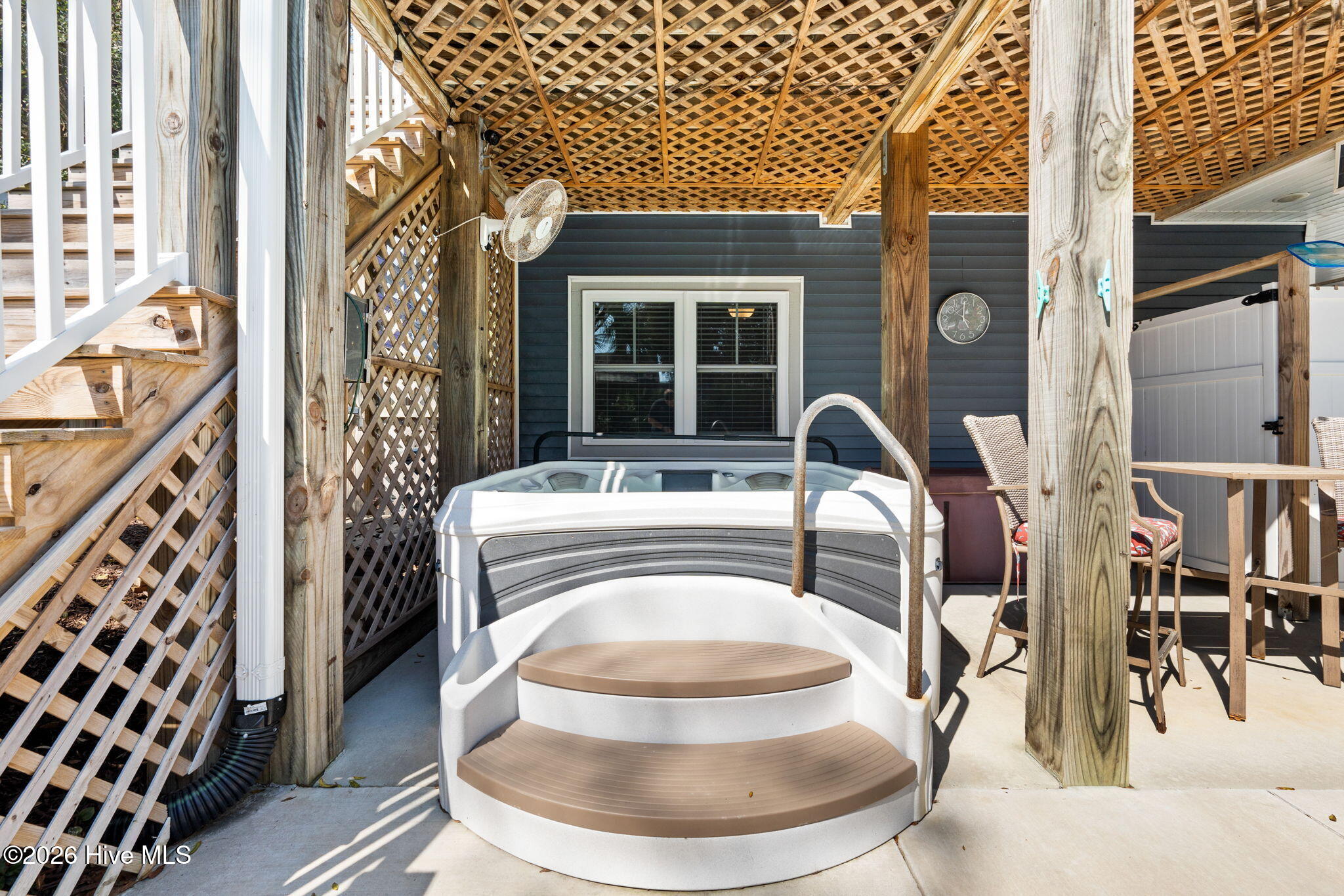 100563118 | Photo 43