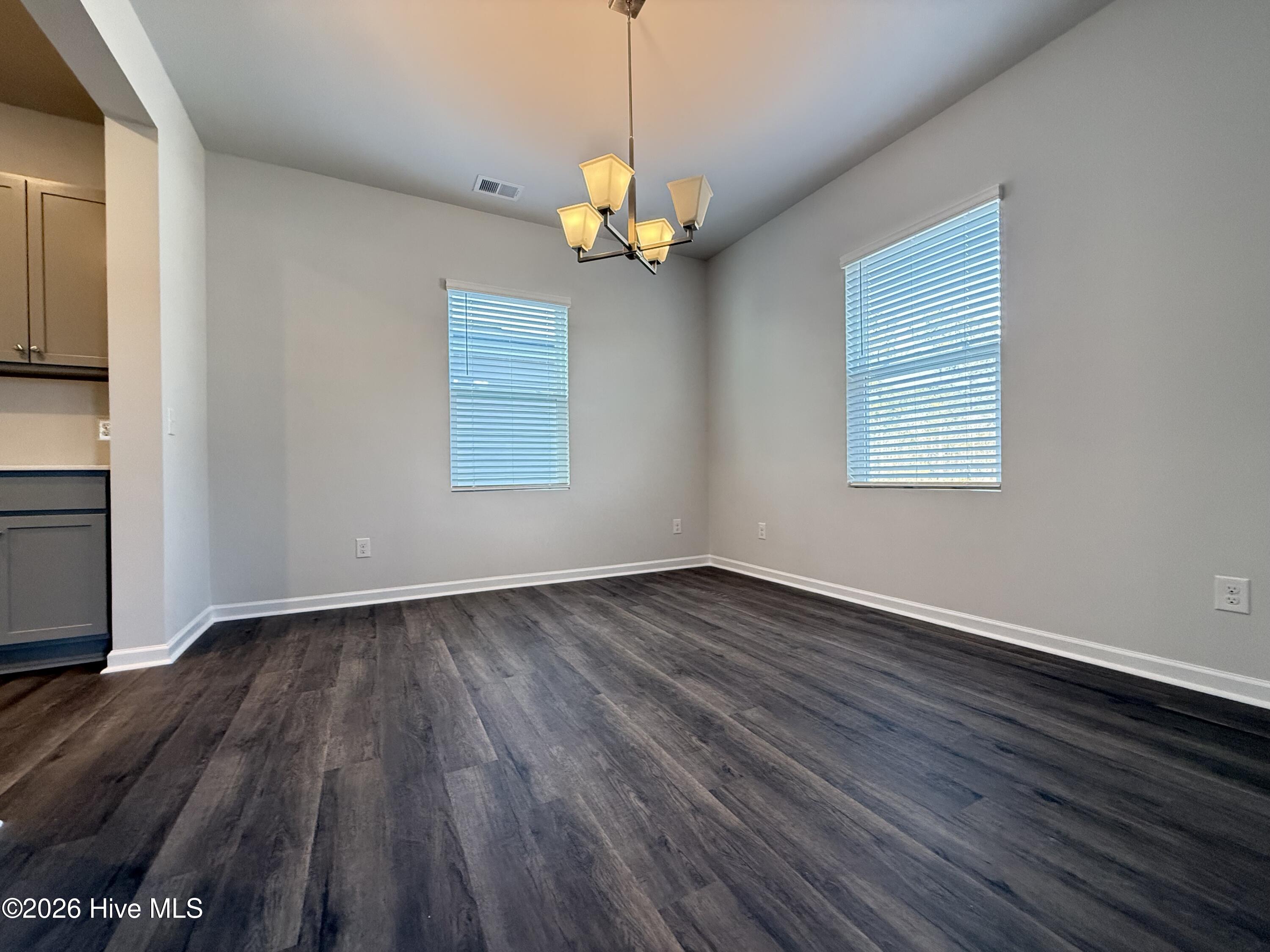 100526305 | Photo 15