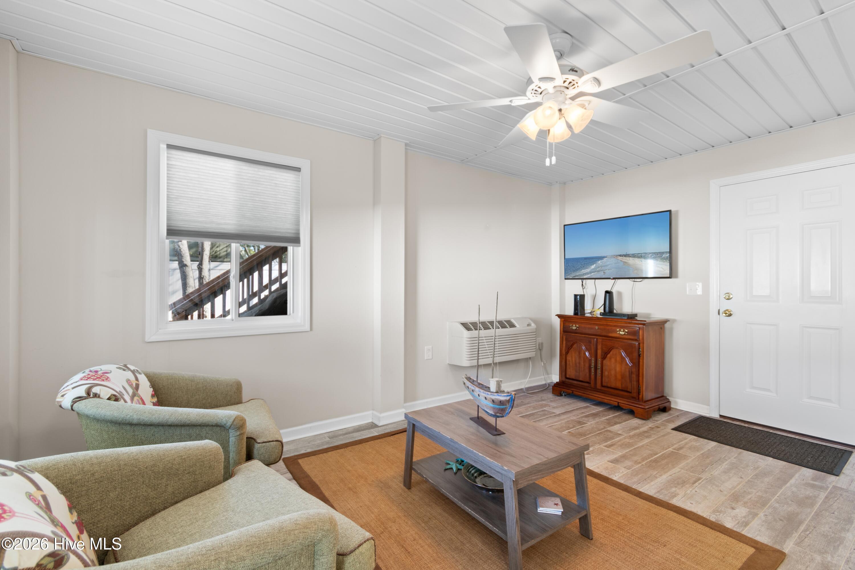 100561293 | Photo 35