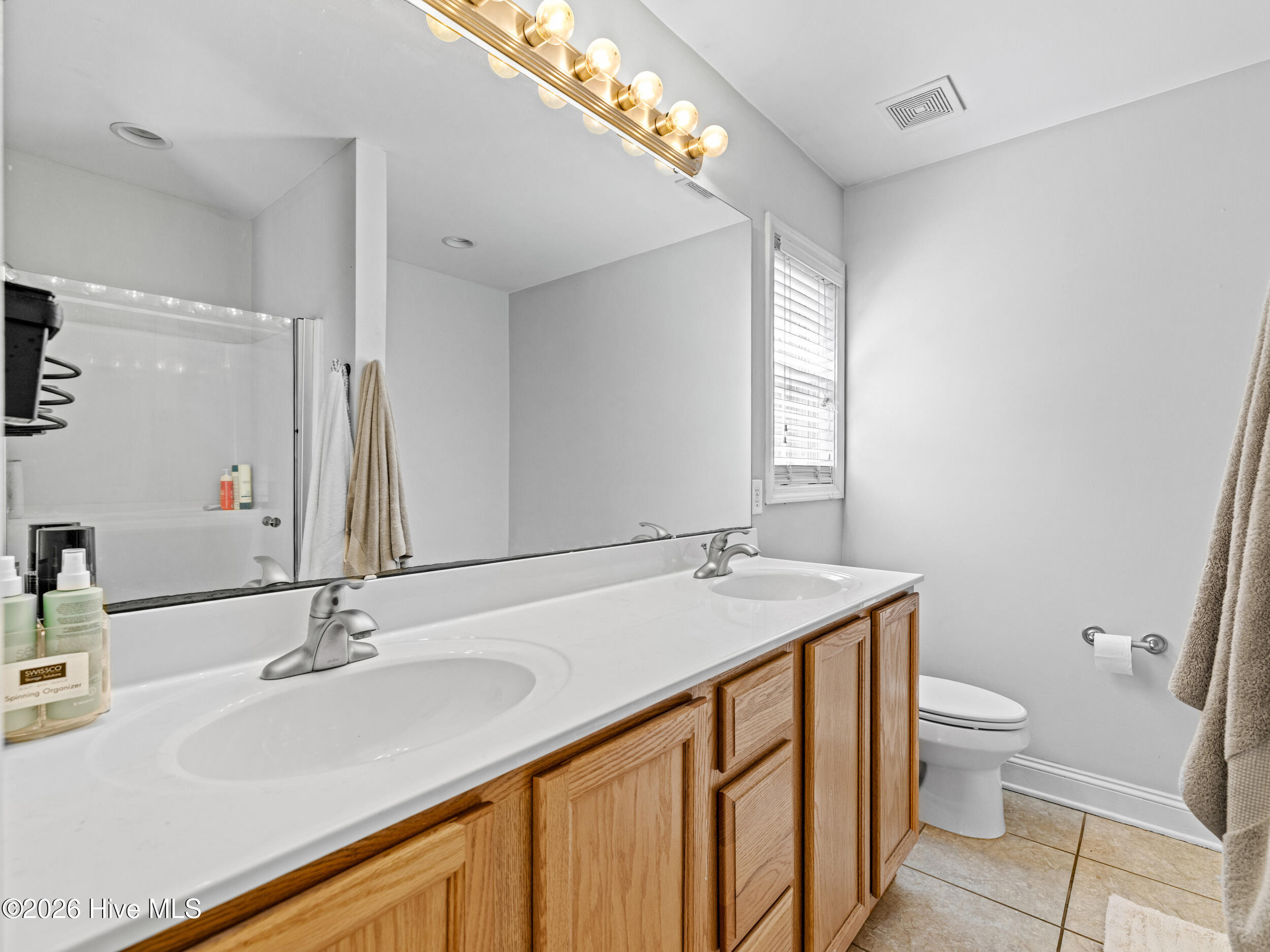 100566997 | Photo 35