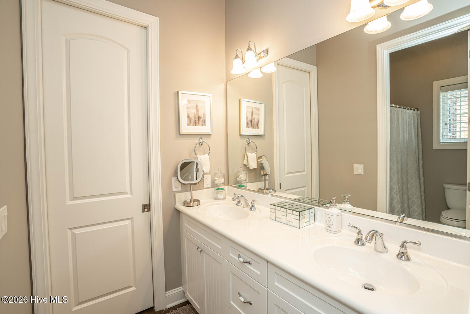 100560123 | Photo 41