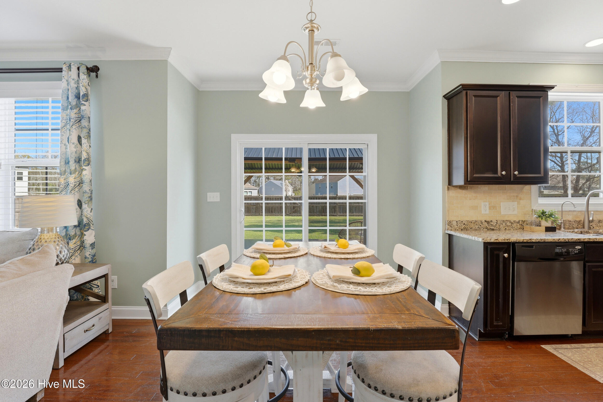 100561174 | Photo 19