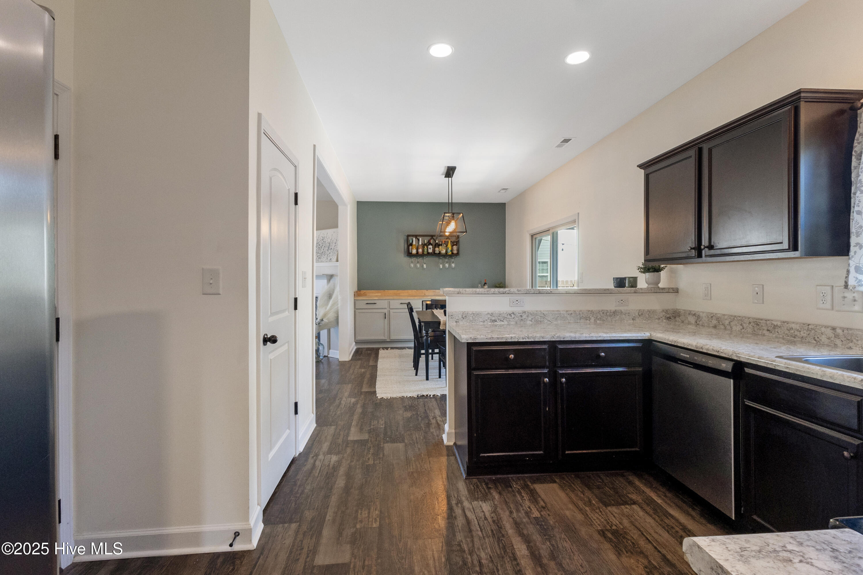 100569924 | Photo 19