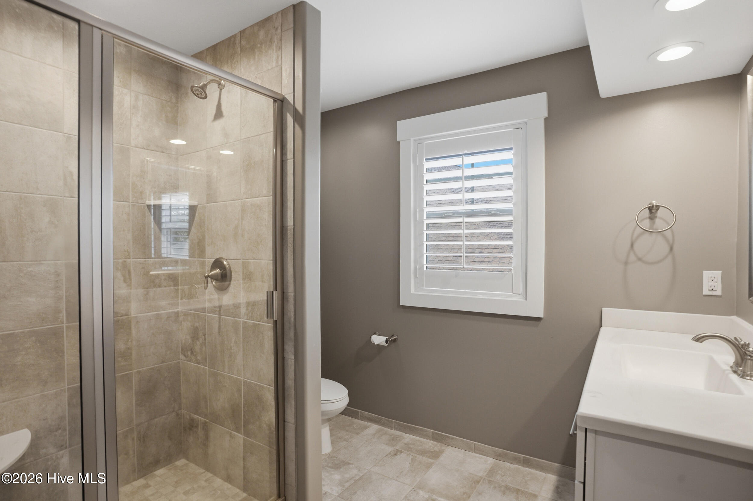 100561233 | Photo 39