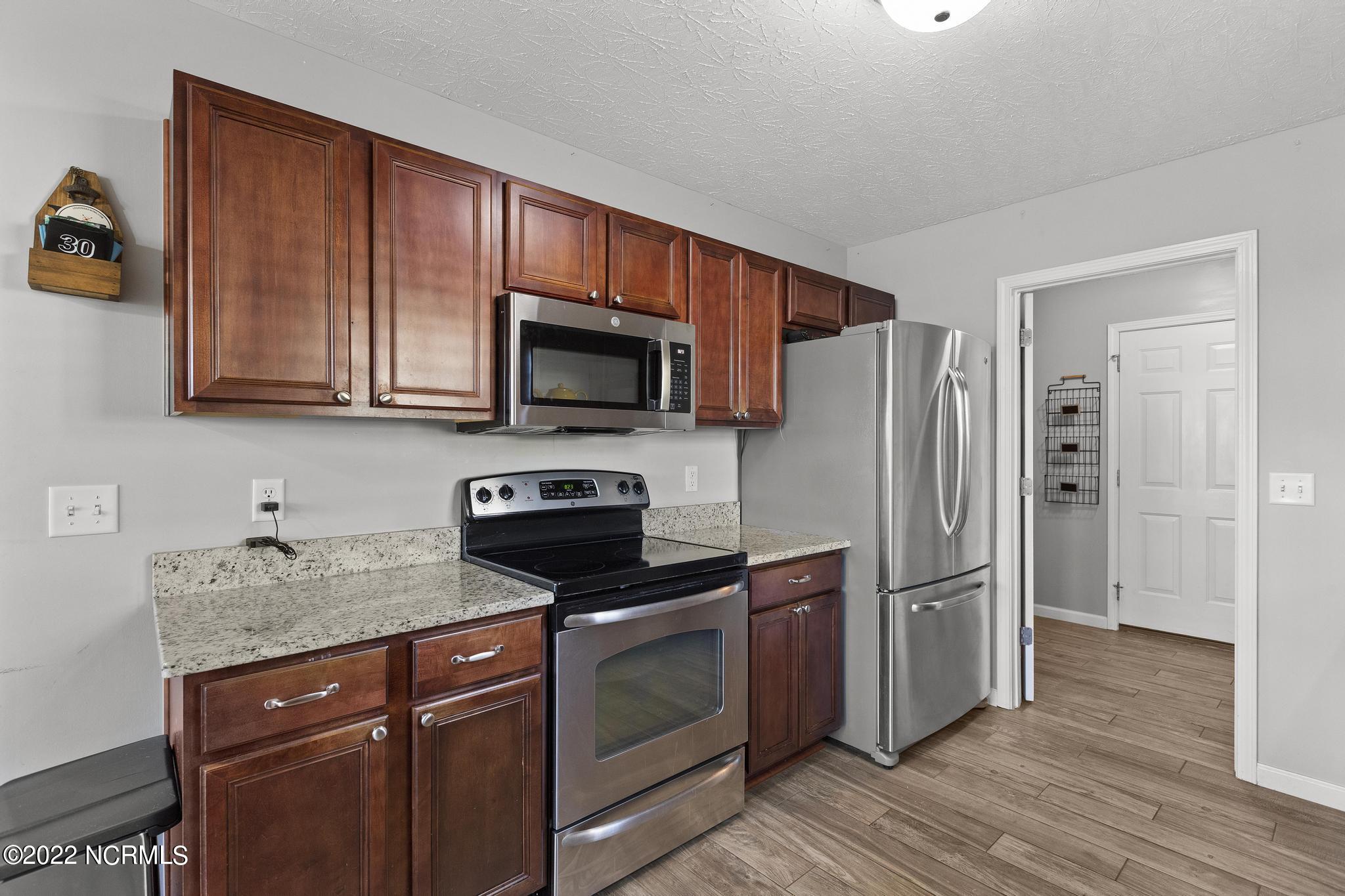 100545089 | Photo 11