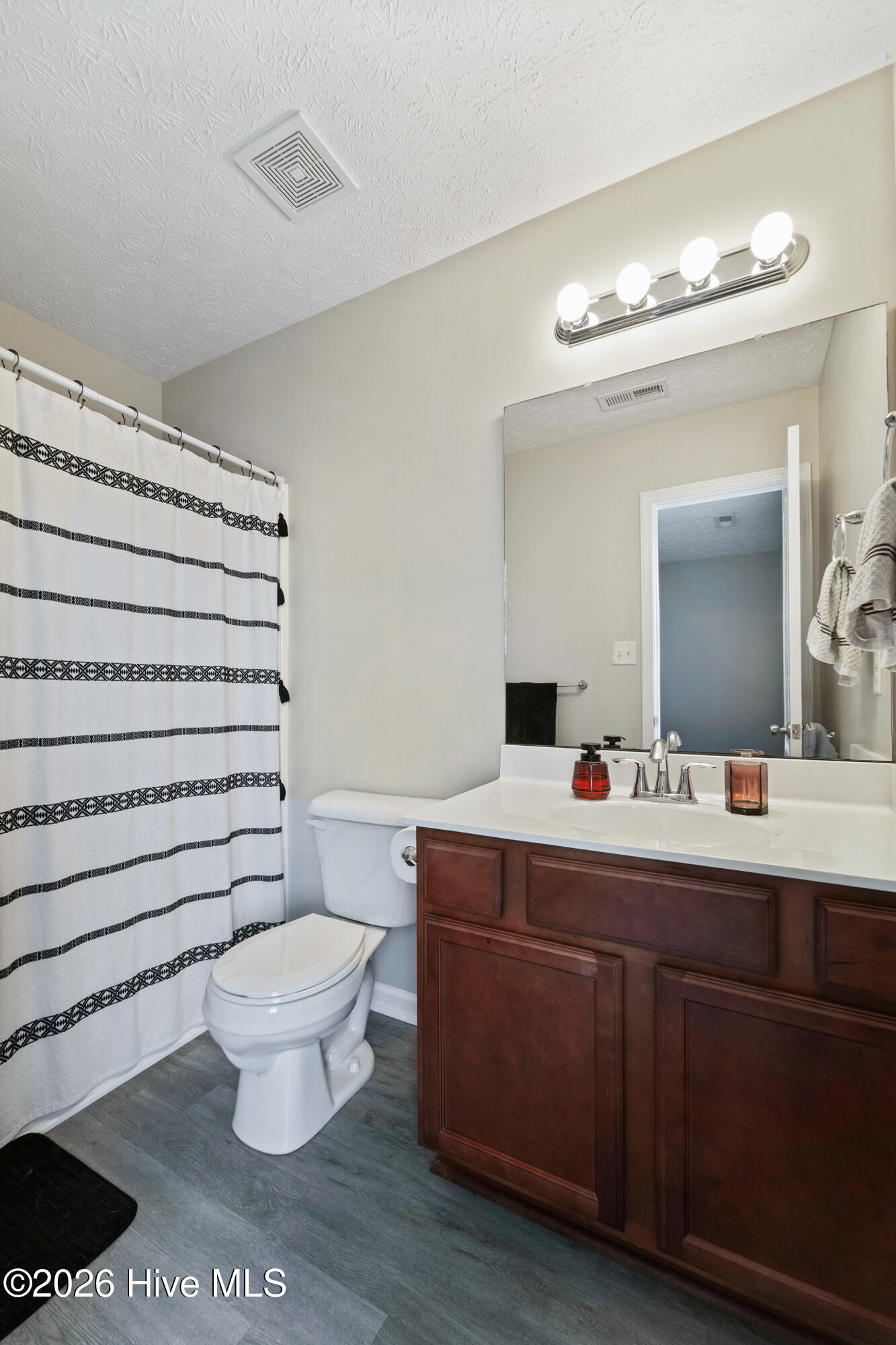 100558944 | Photo 27