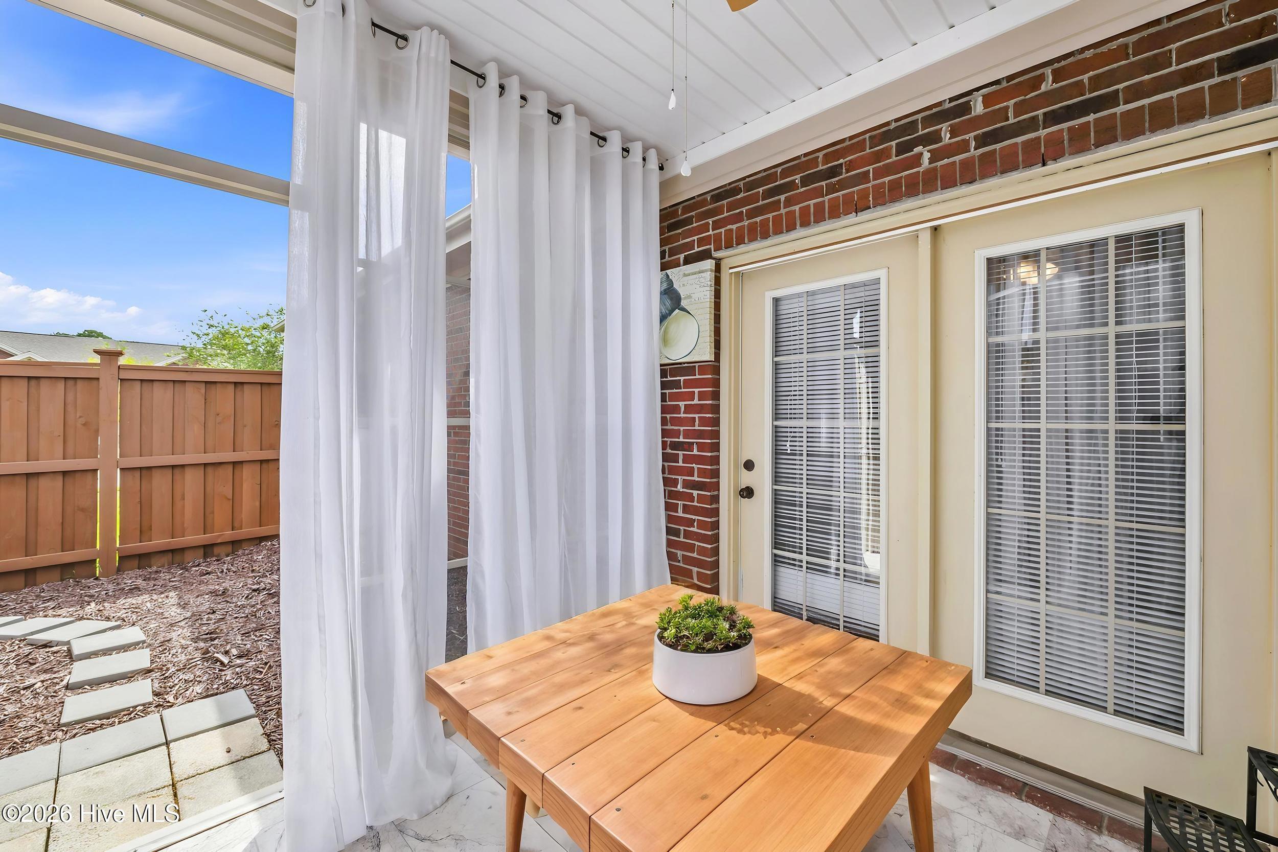 100564628 | Photo 29