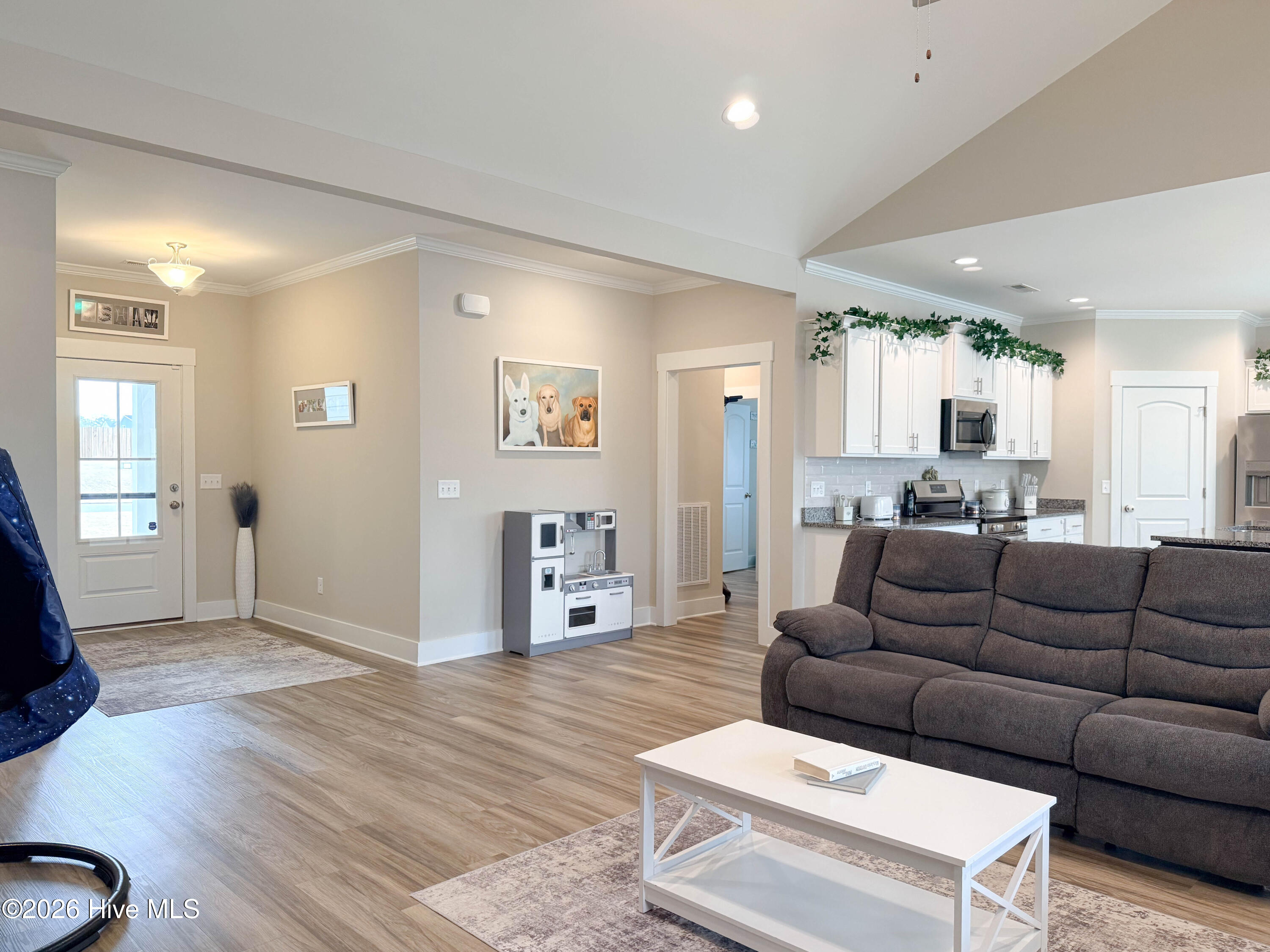 100560693 | Photo 10