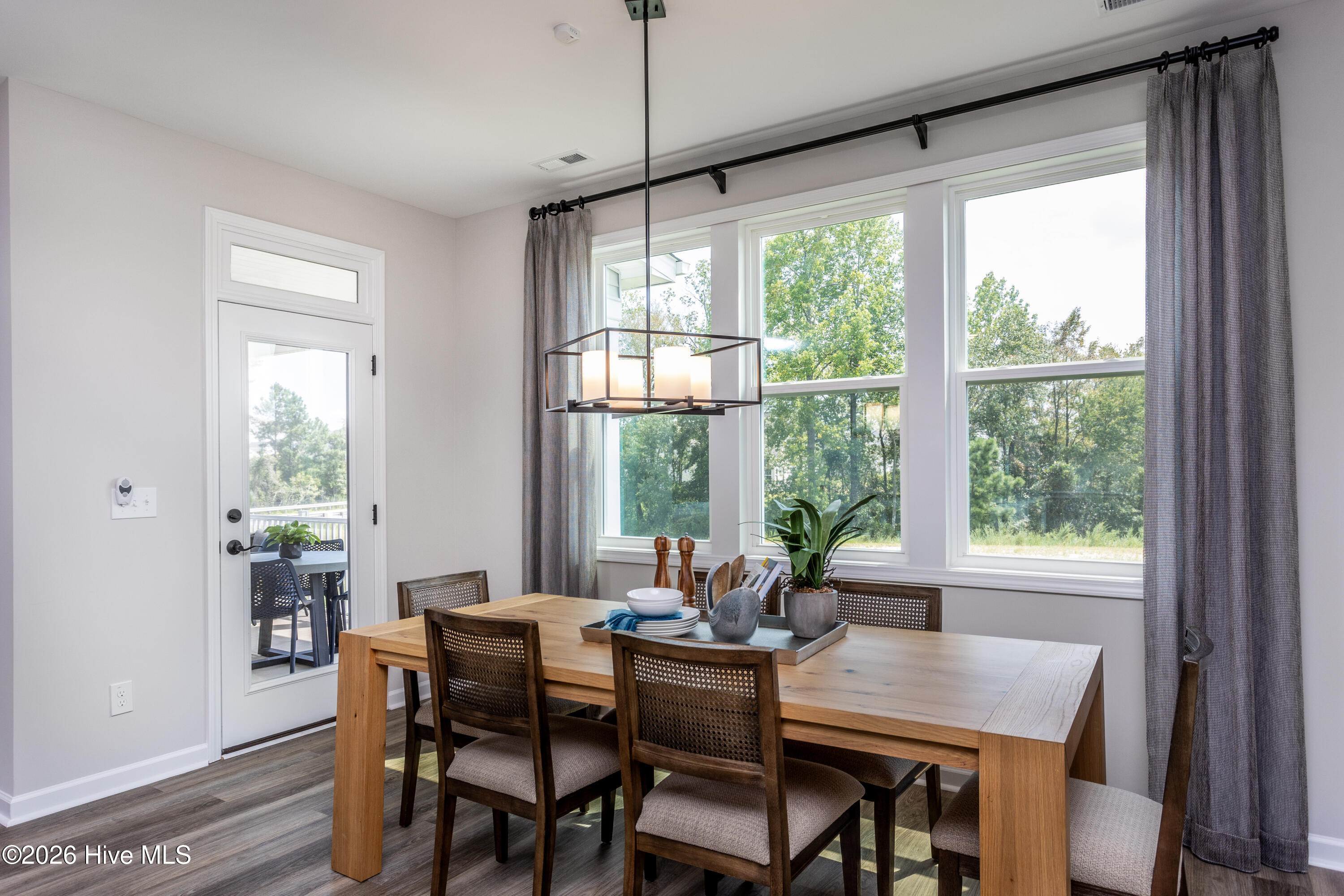 100557977 | Photo 11