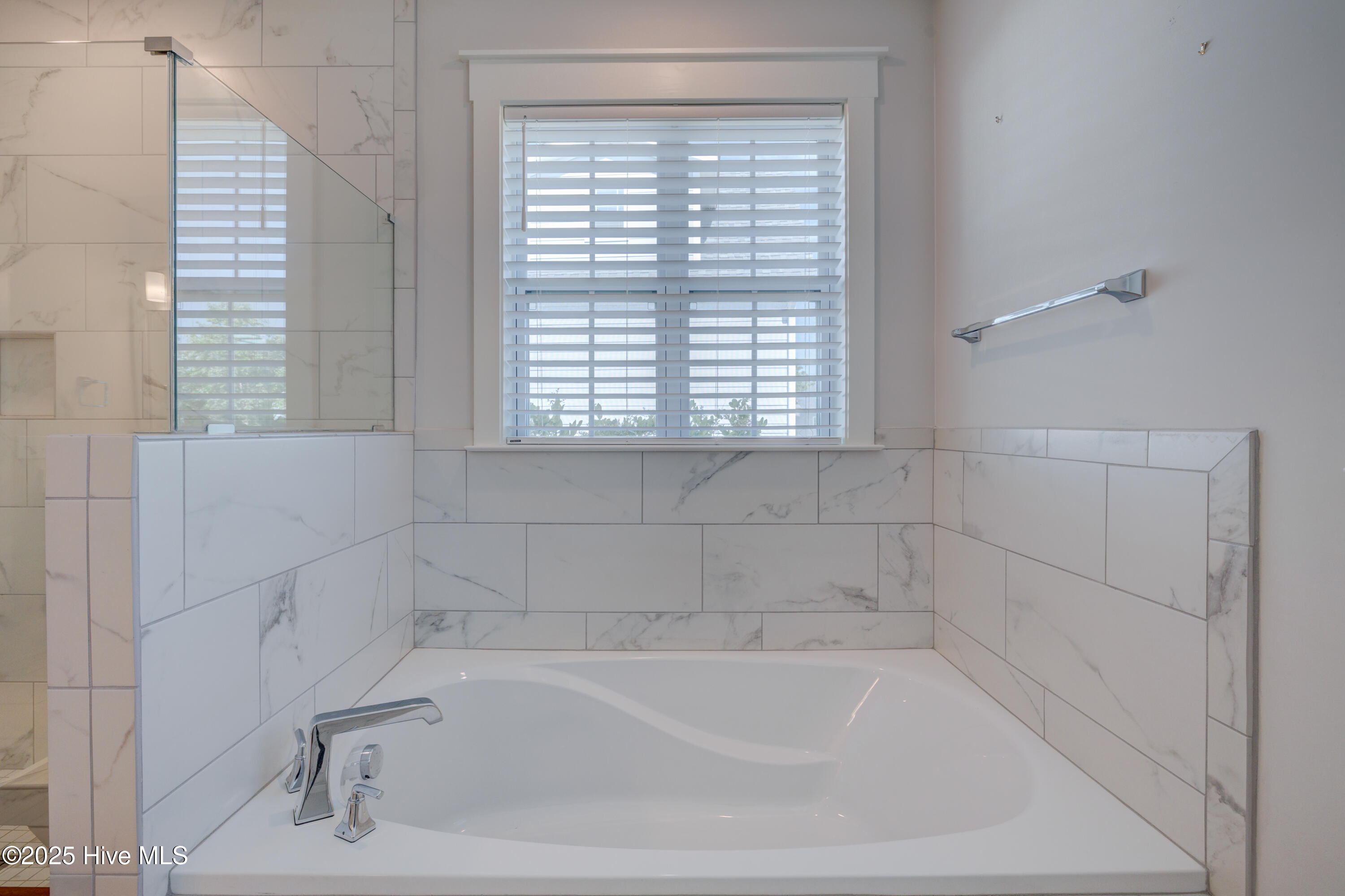 100553417 | Photo 40