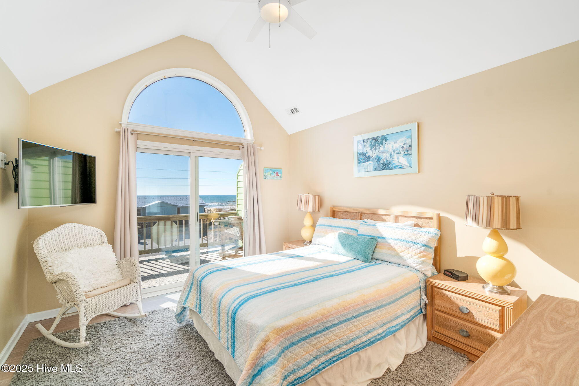 100487537 | Photo 12